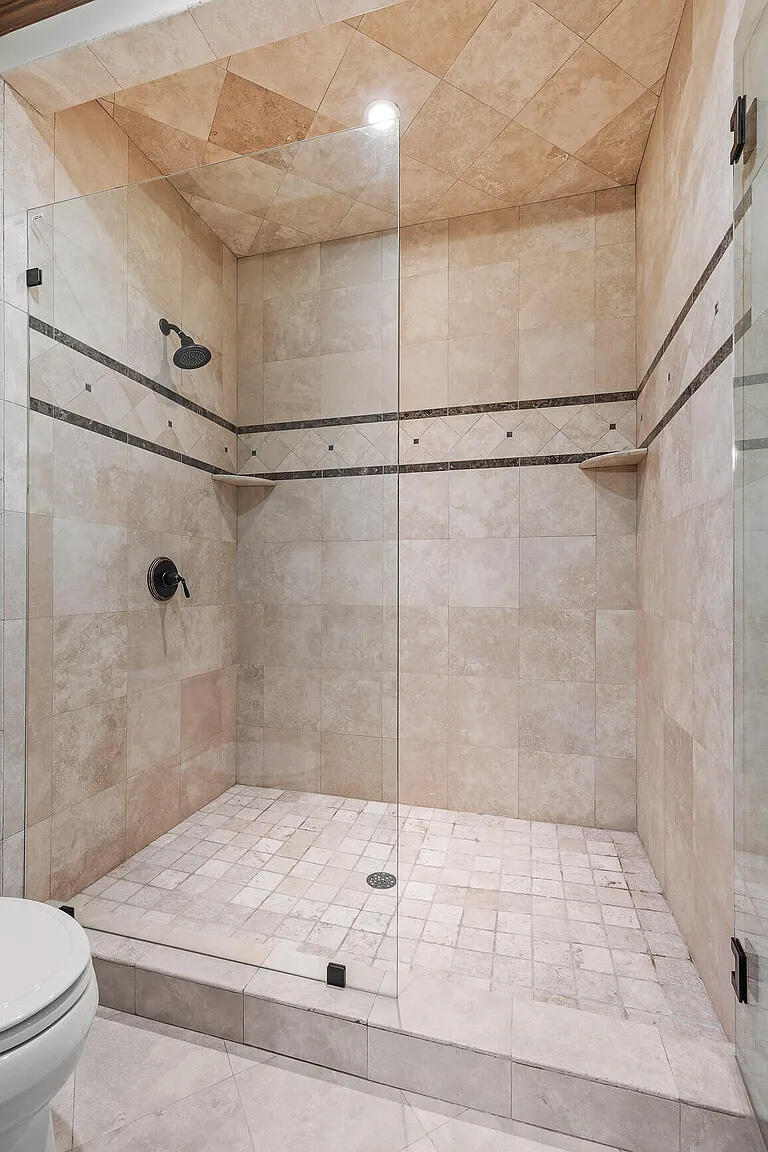 4405 Hawk Ridge Court