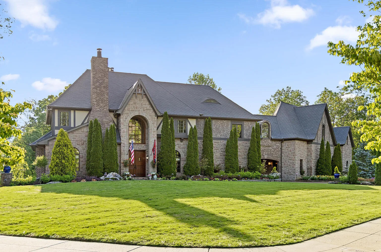 4405 Hawk Ridge Court