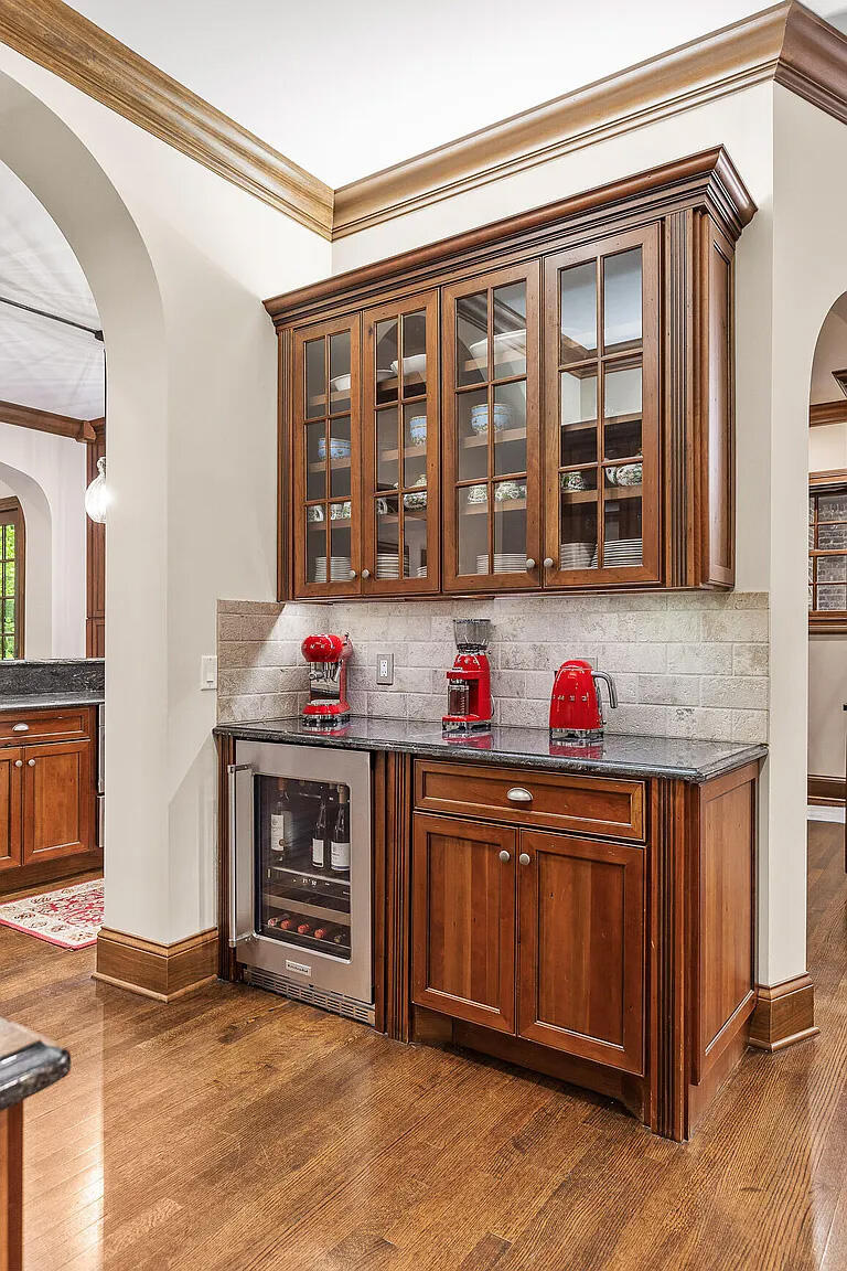 4405 Hawk Ridge Court