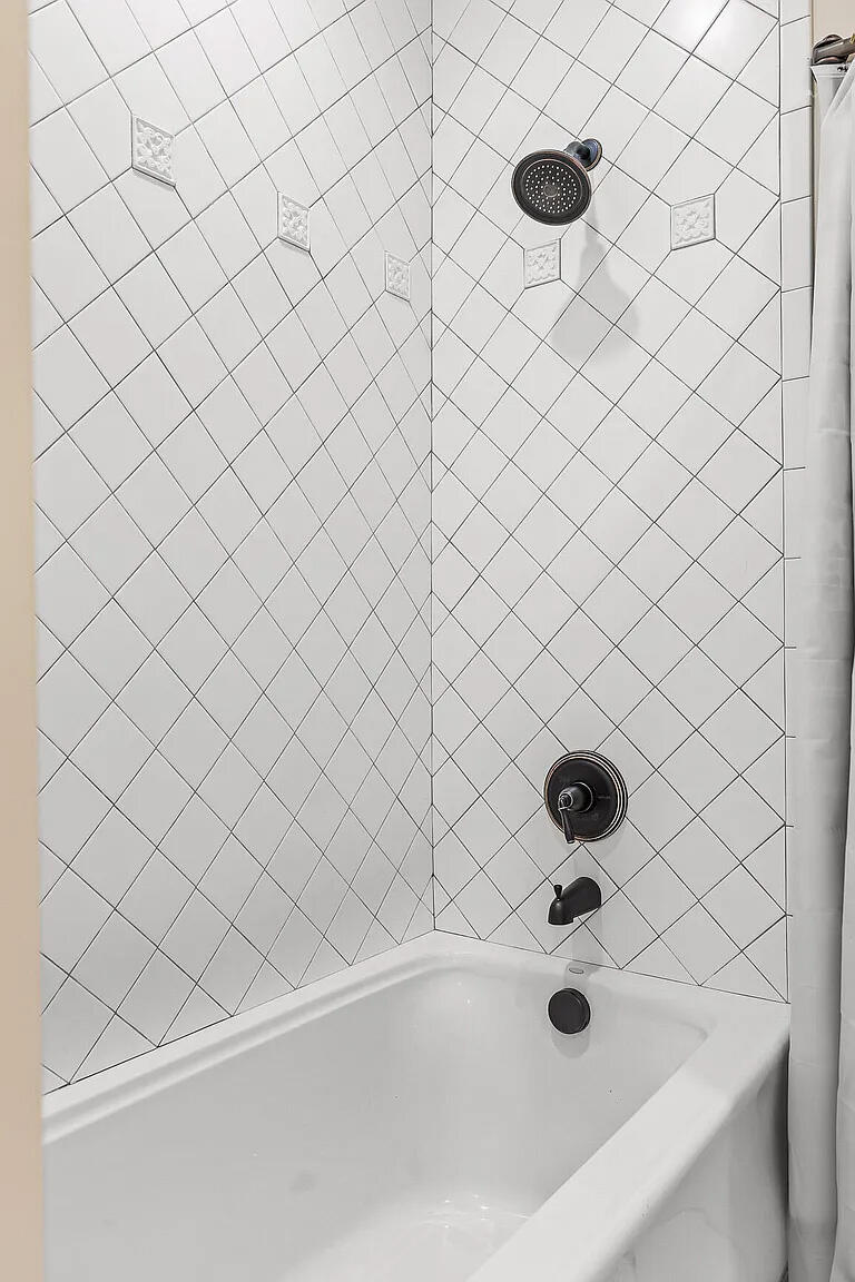 4405 Hawk Ridge Court