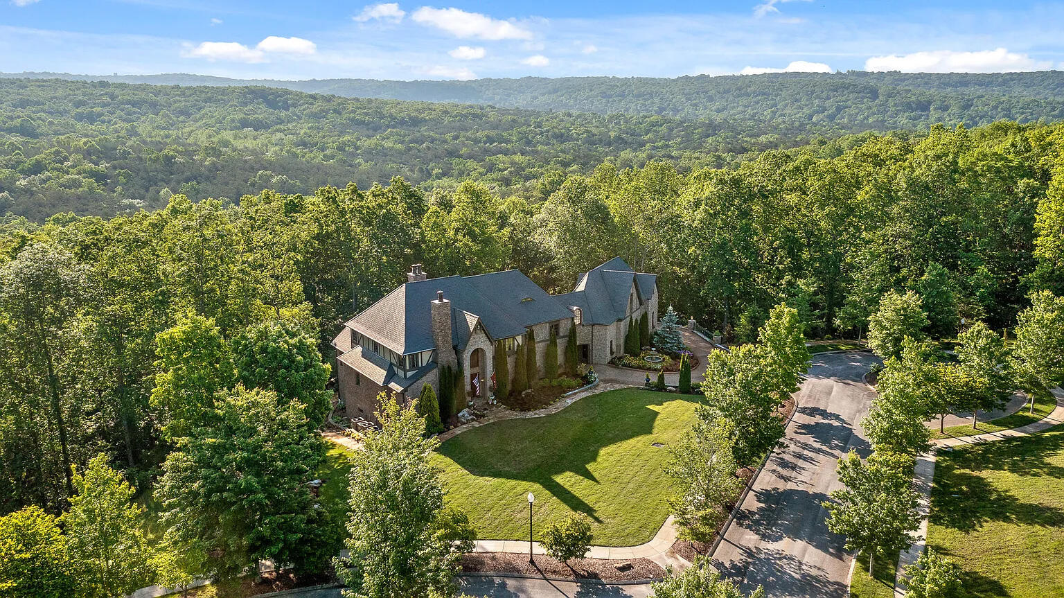 4405 Hawk Ridge Court