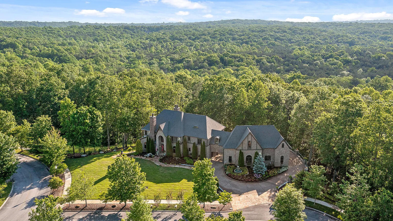 4405 Hawk Ridge Court