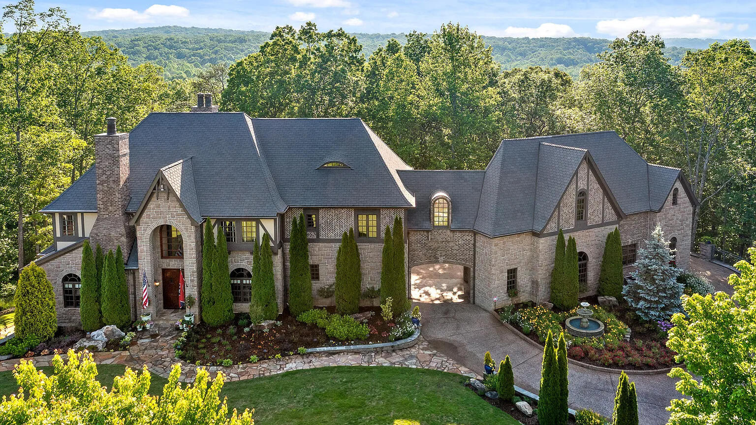 4405 Hawk Ridge Court