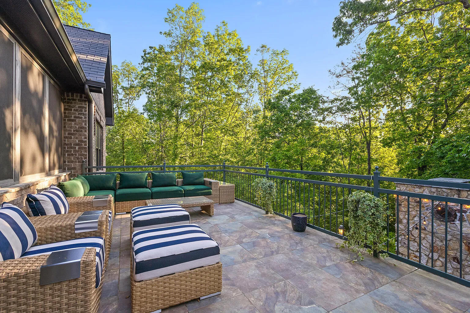 4405 Hawk Ridge Court