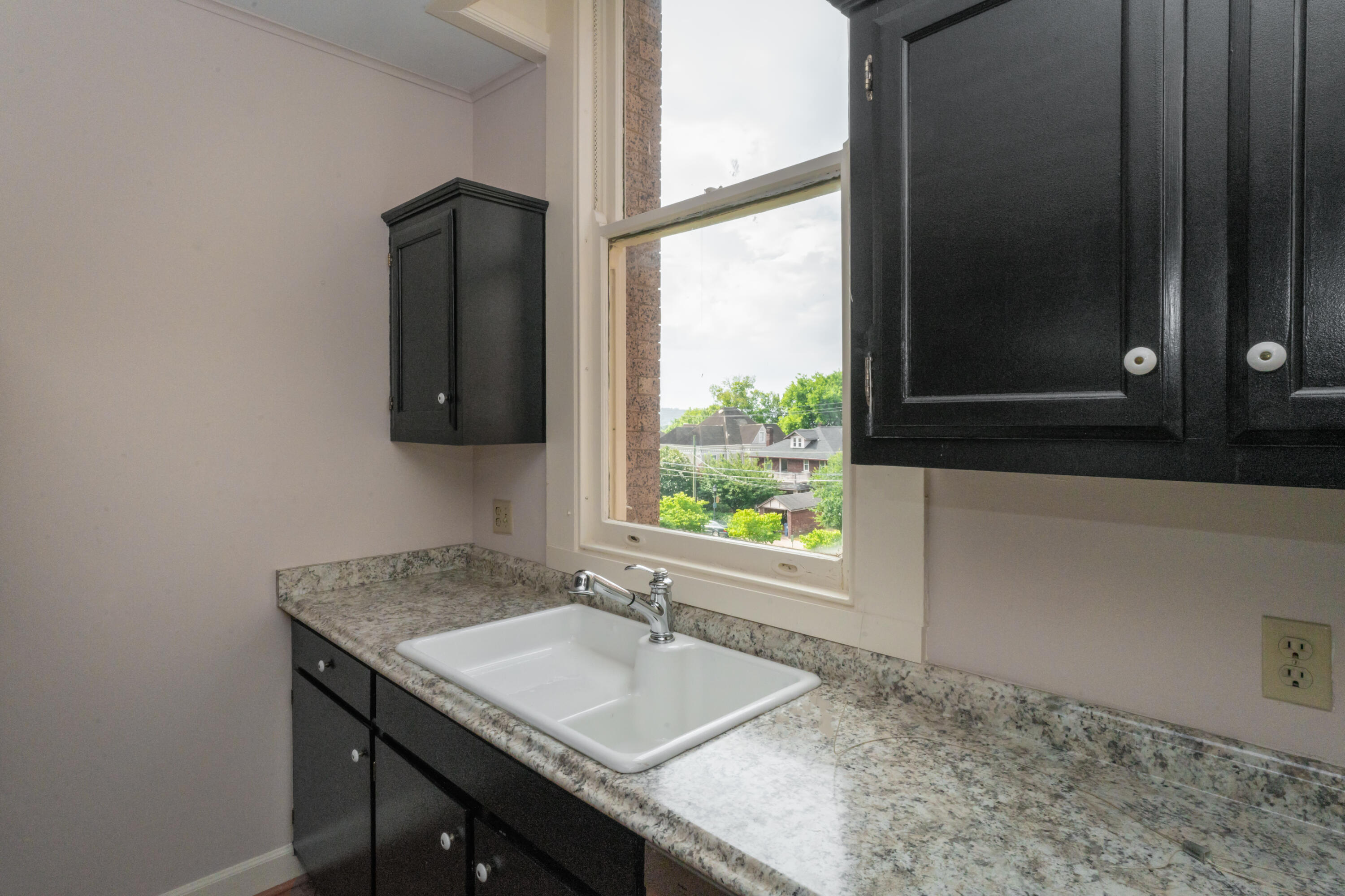 900 Vine Street, 3