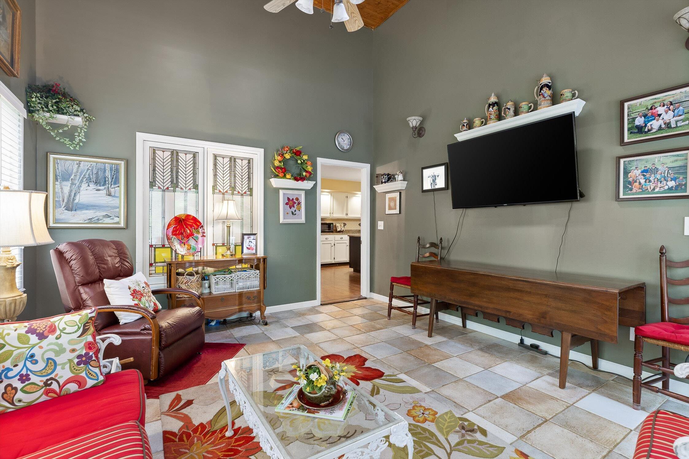 1211 Rocky Dell Lane