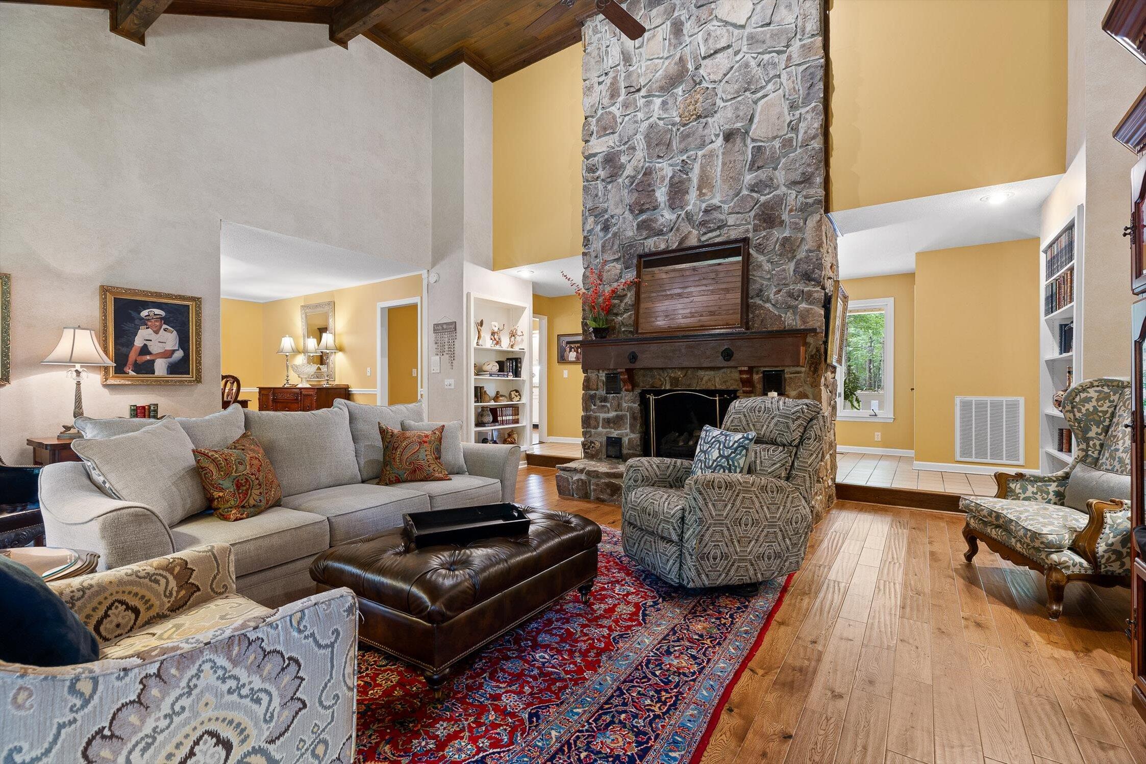 1211 Rocky Dell Lane