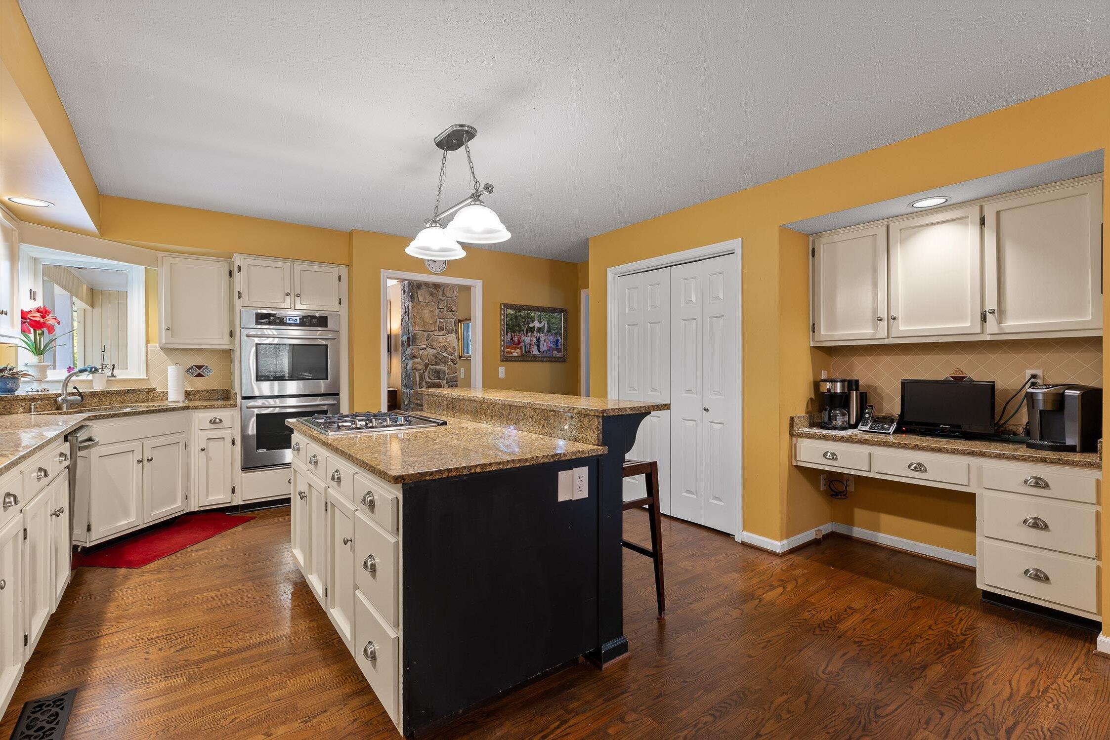 1211 Rocky Dell Lane