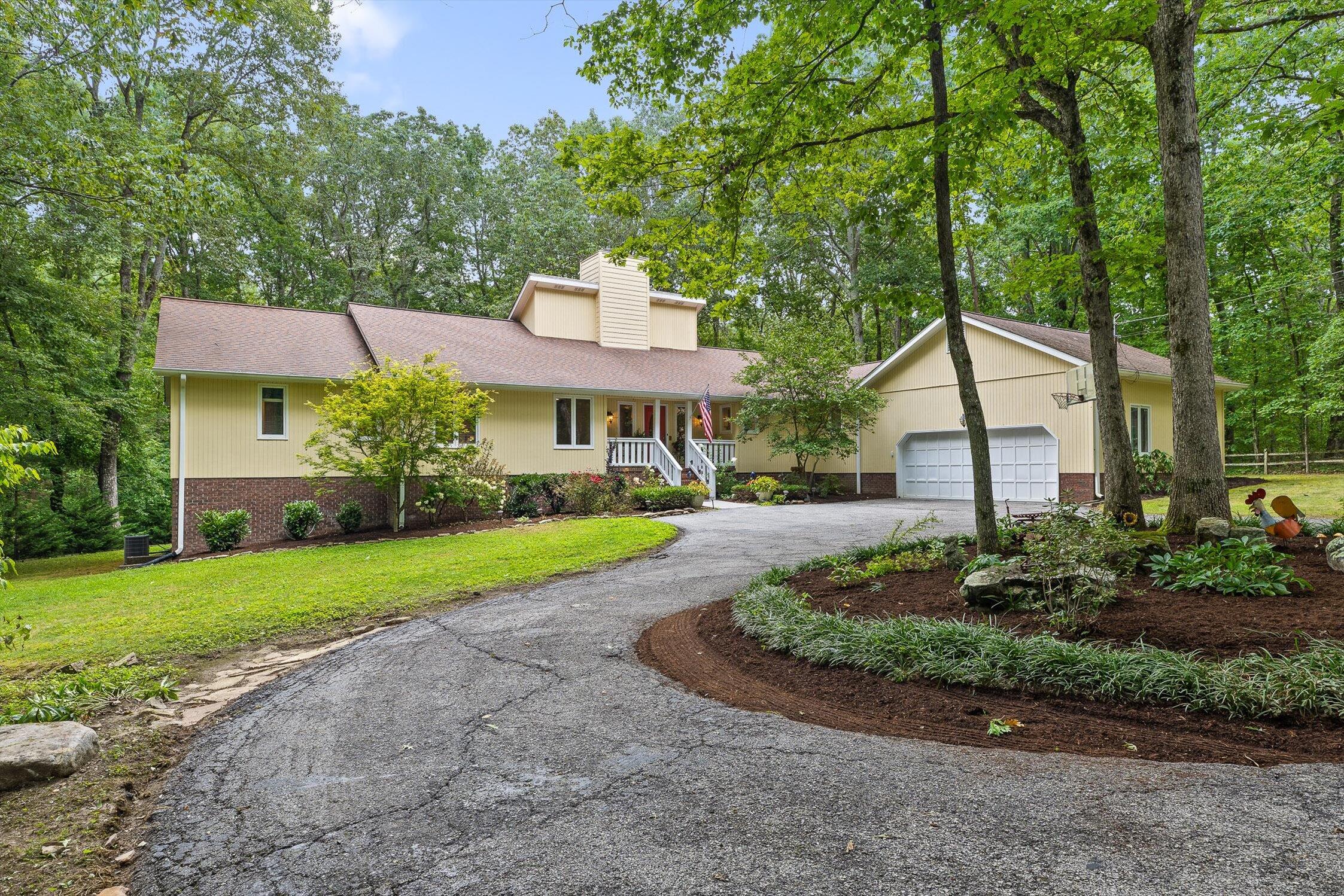 1211 Rocky Dell Lane