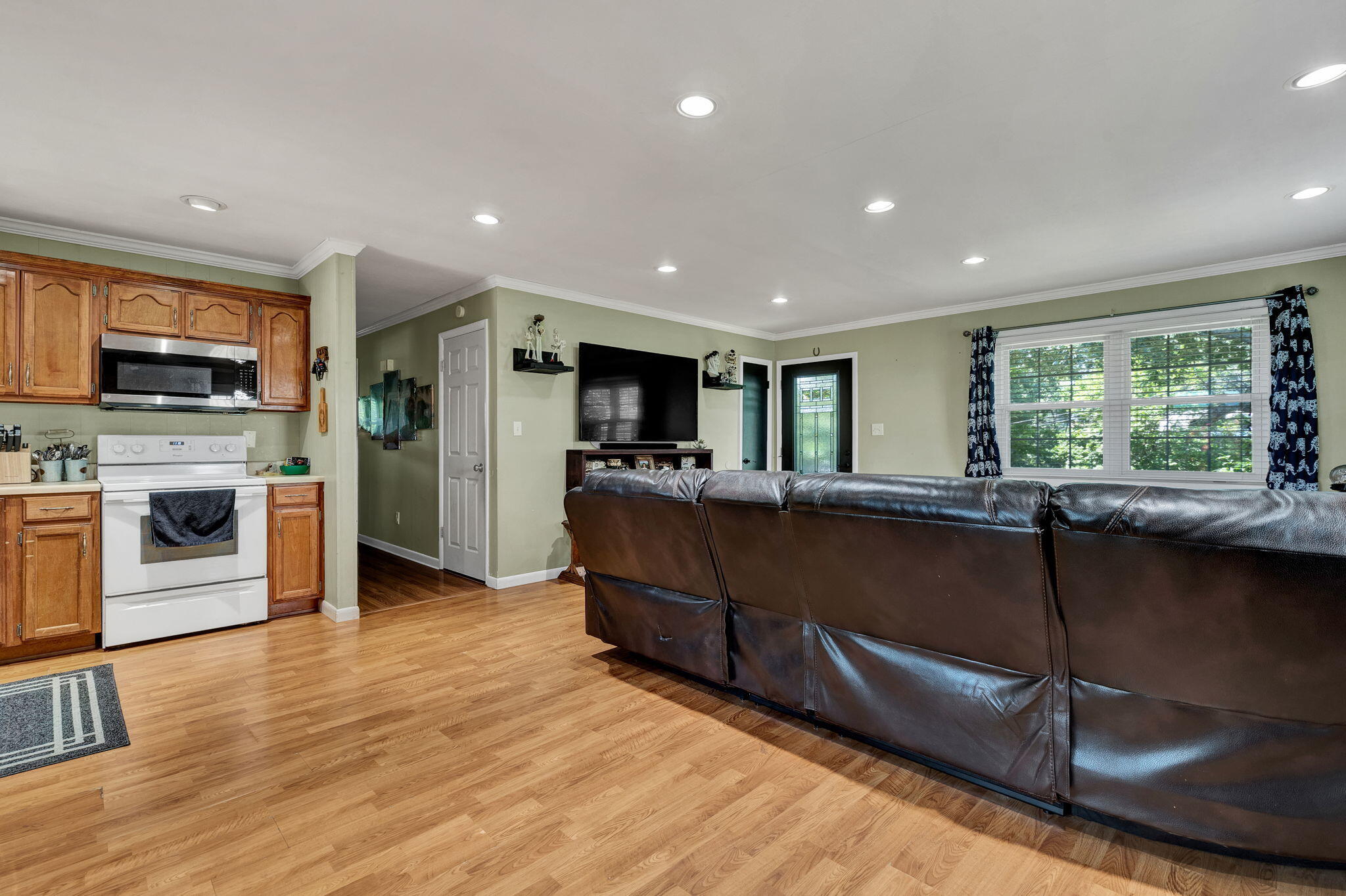 2860 Mcdaris Circle SE, Cleveland