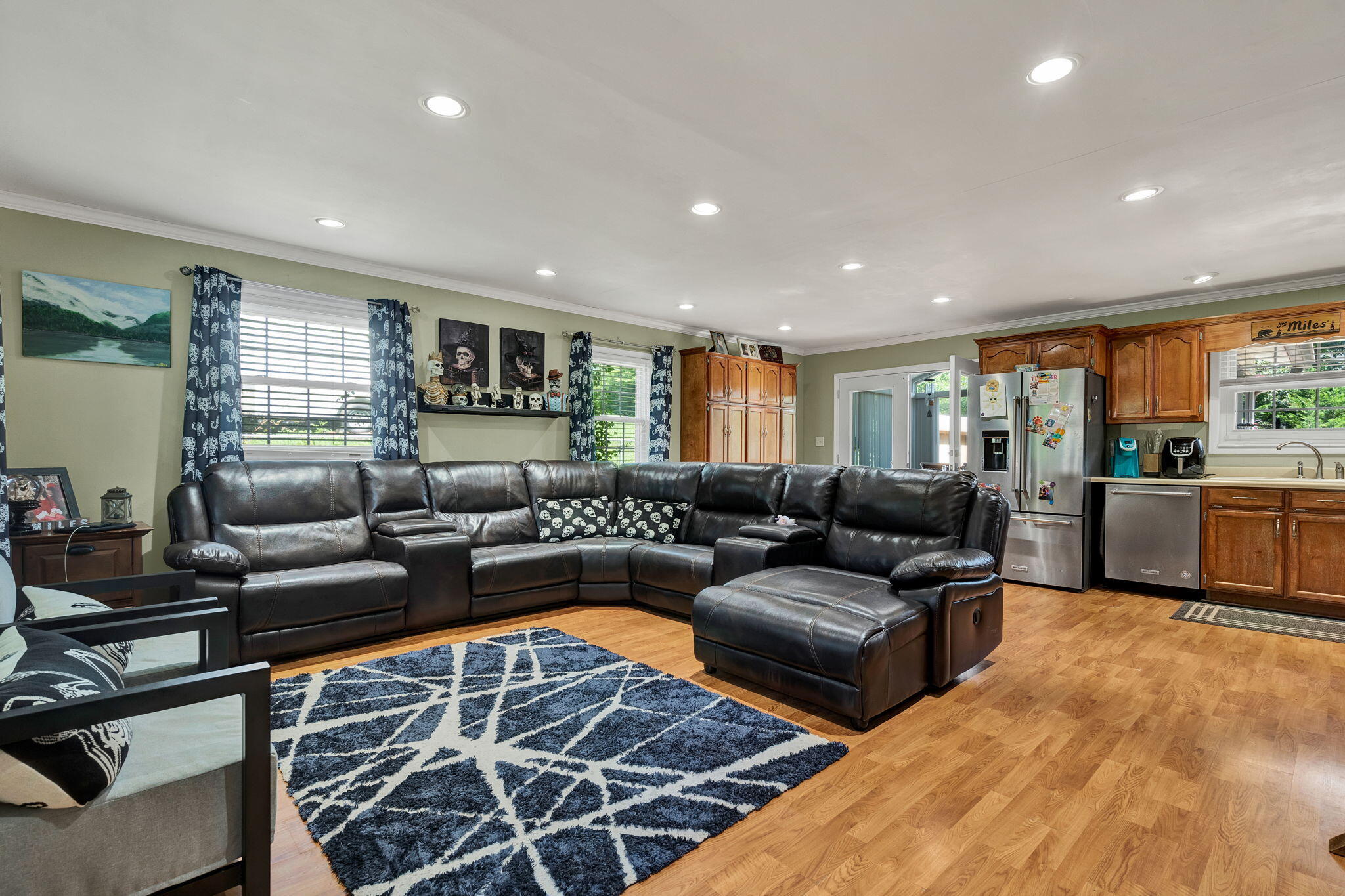 2860 Mcdaris Circle SE, Cleveland