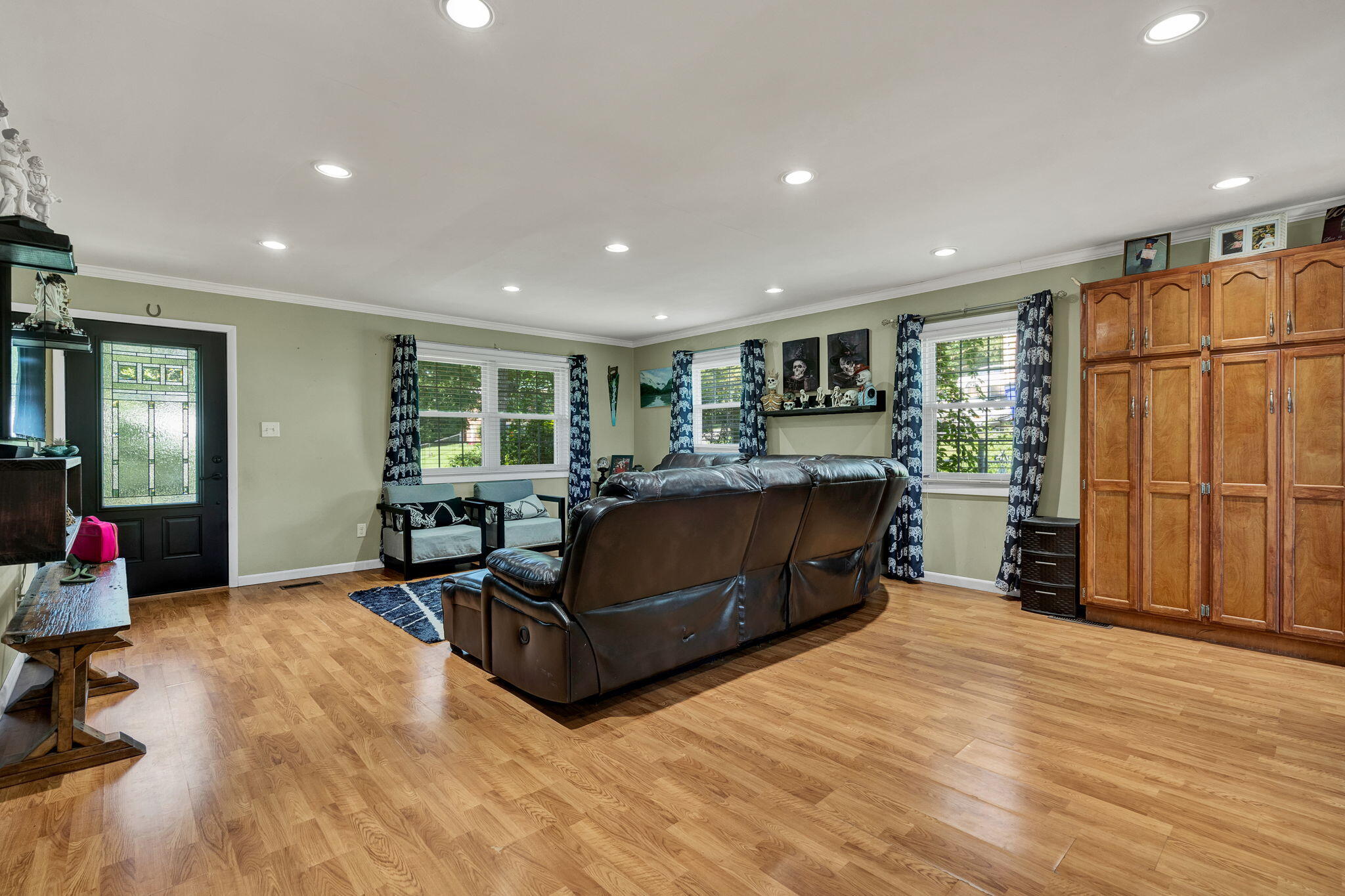 2860 Mcdaris Circle SE, Cleveland