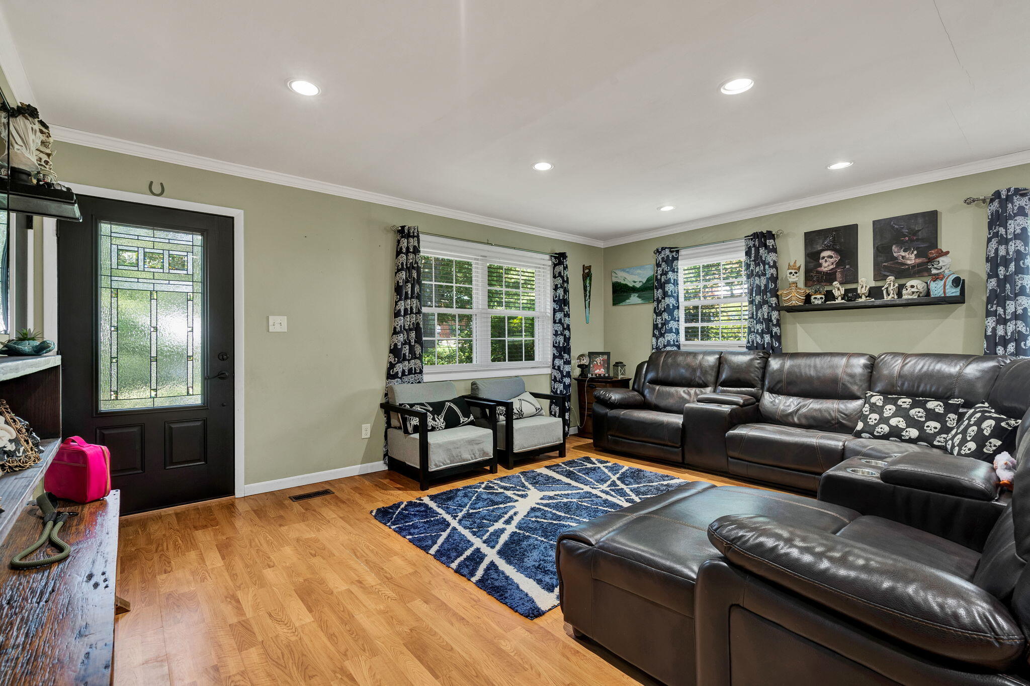 2860 Mcdaris Circle SE, Cleveland