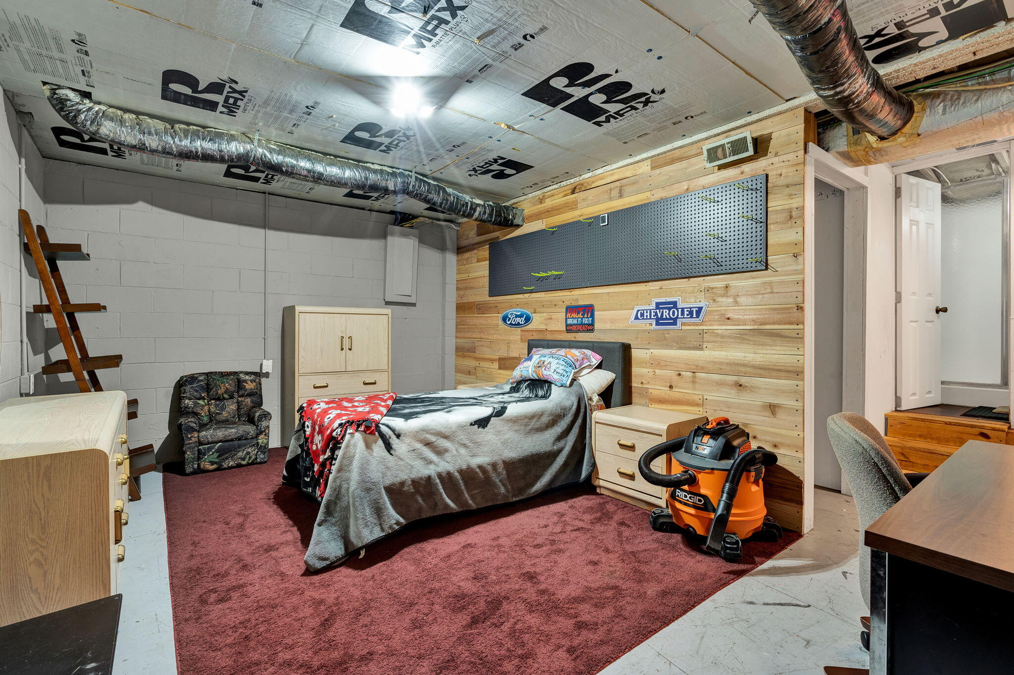 2860 Mcdaris Circle SE, Cleveland