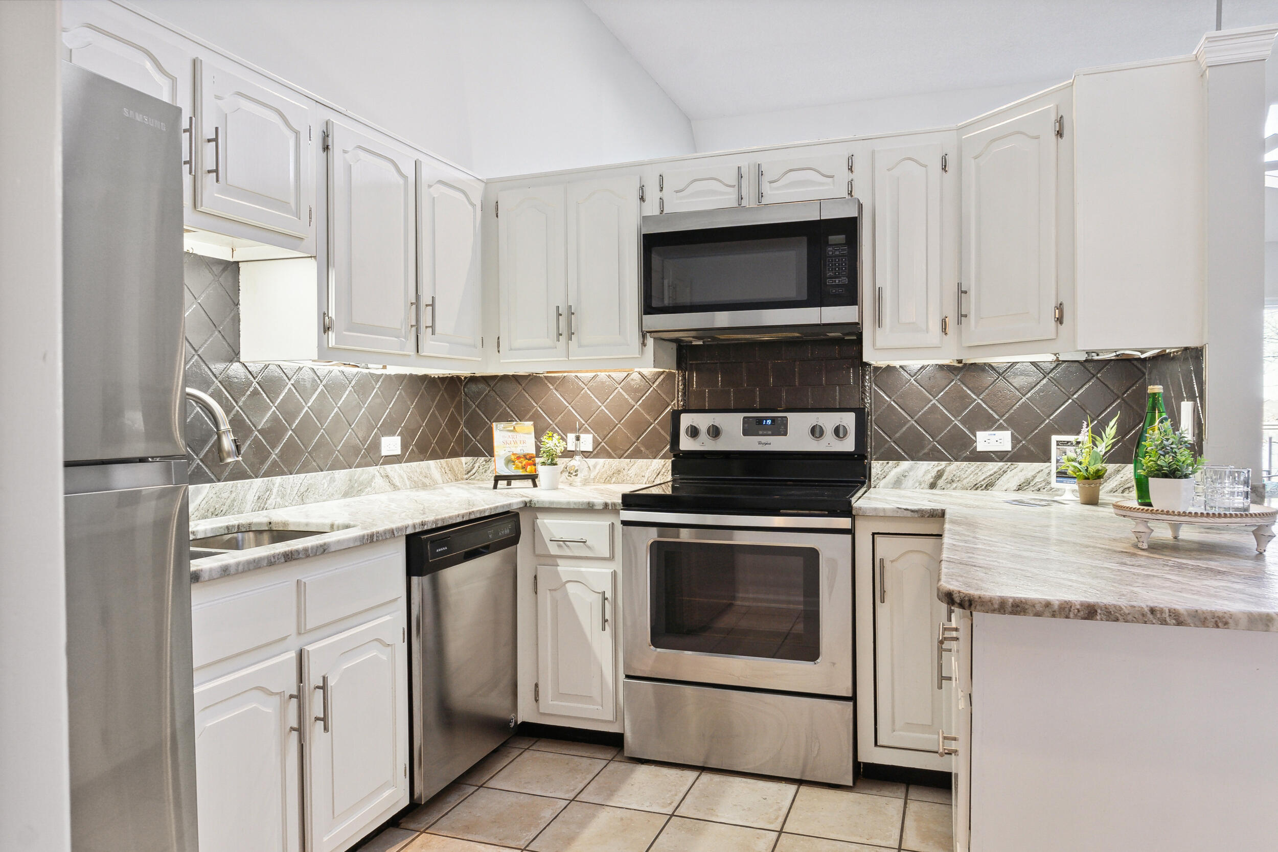 120 Douglas Street, B5