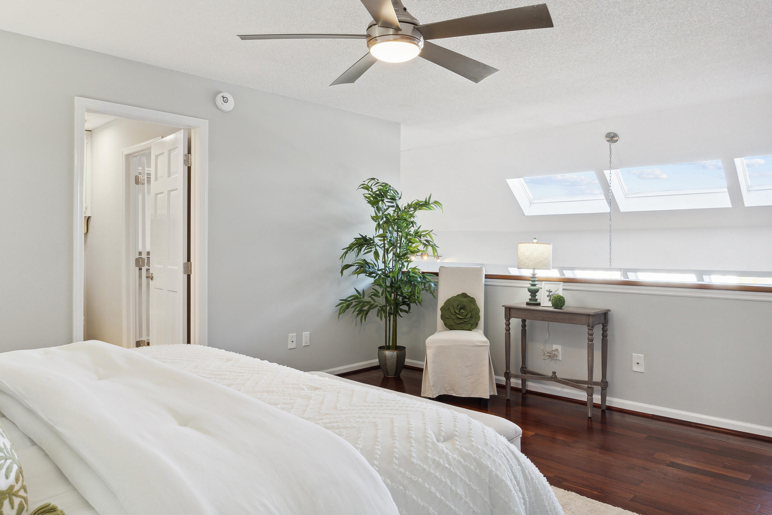 120 Douglas Street, B5