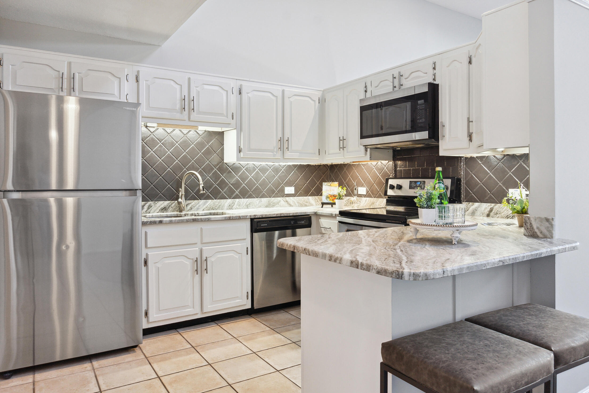 120 Douglas Street, B5