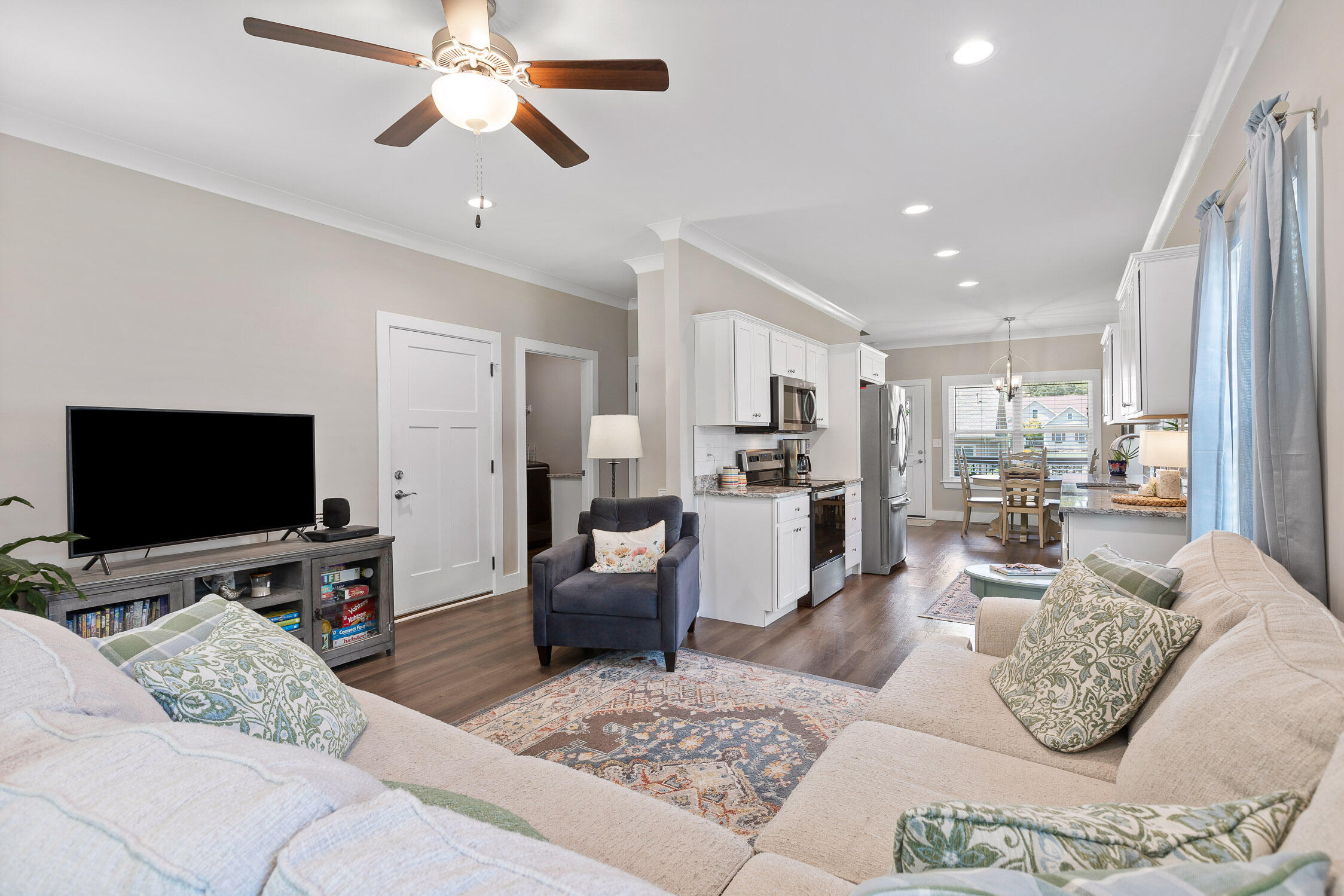 2013 Charles Street NE