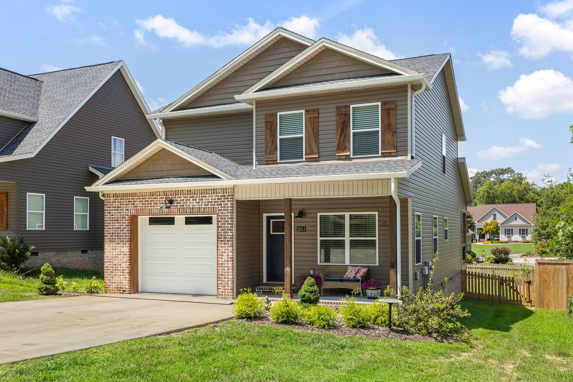 2013 Charles Street NE