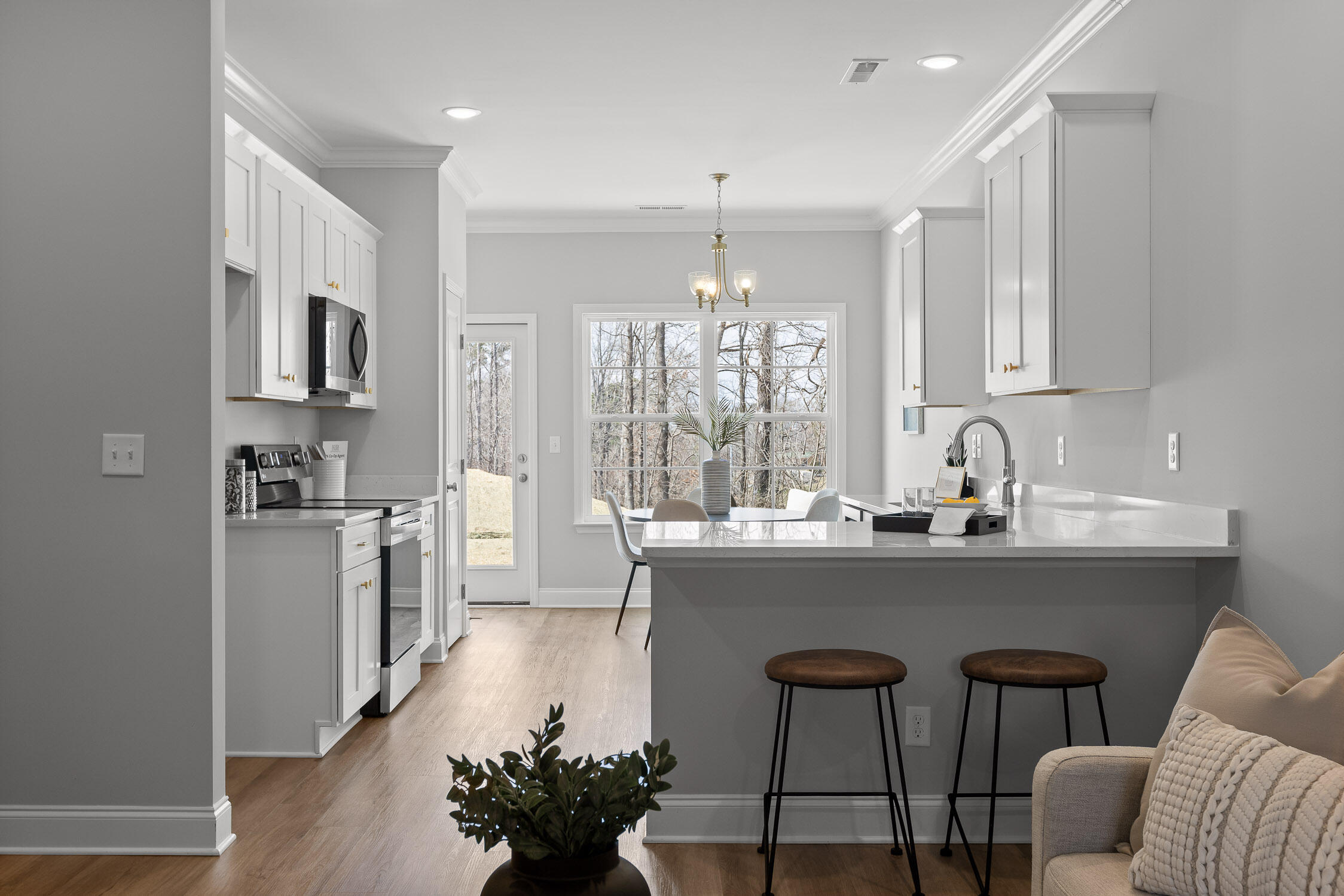 2579 Bannerman Lane, 6