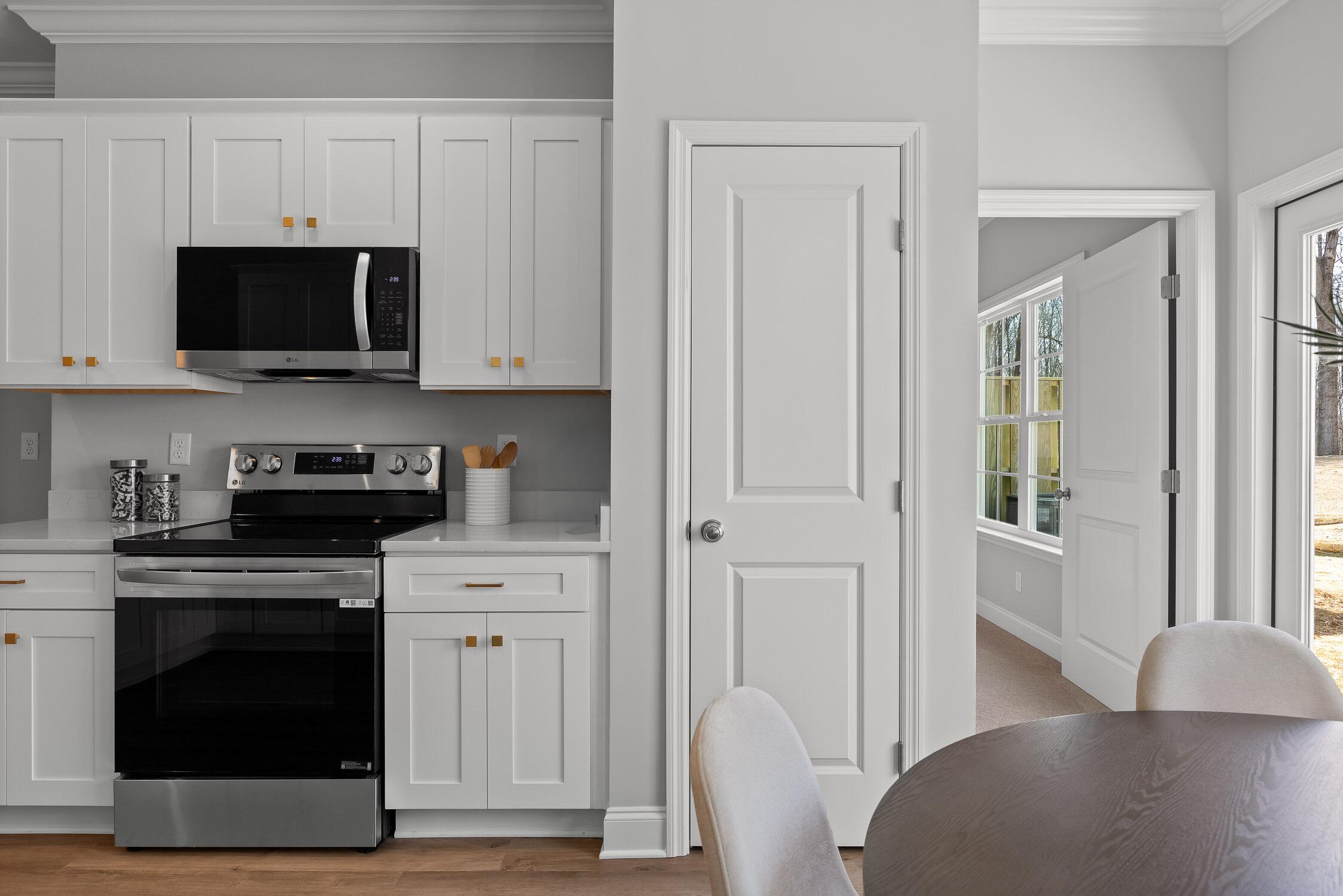 2579 Bannerman Lane, 6