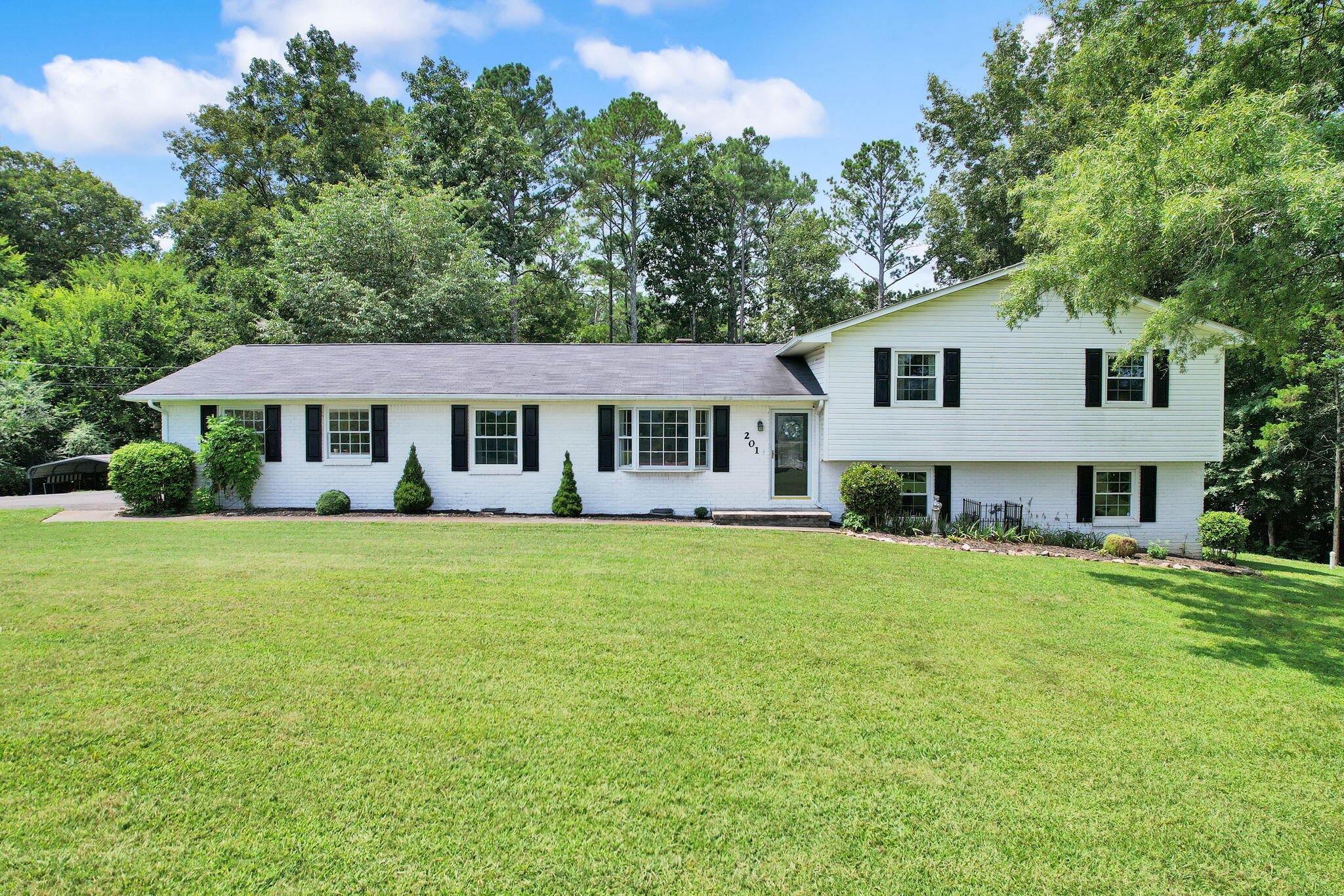 201 Triplett Circle NW