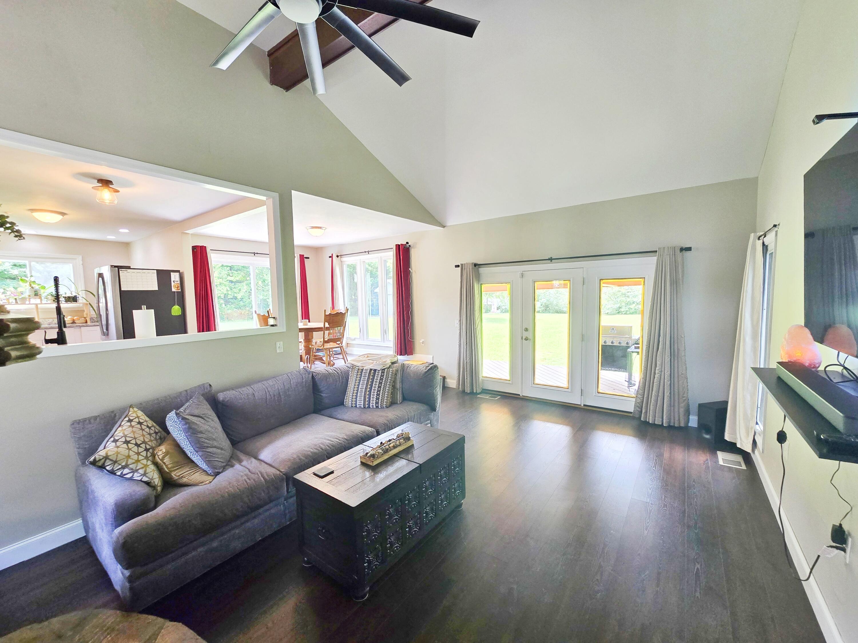 6850 Hickory Lane