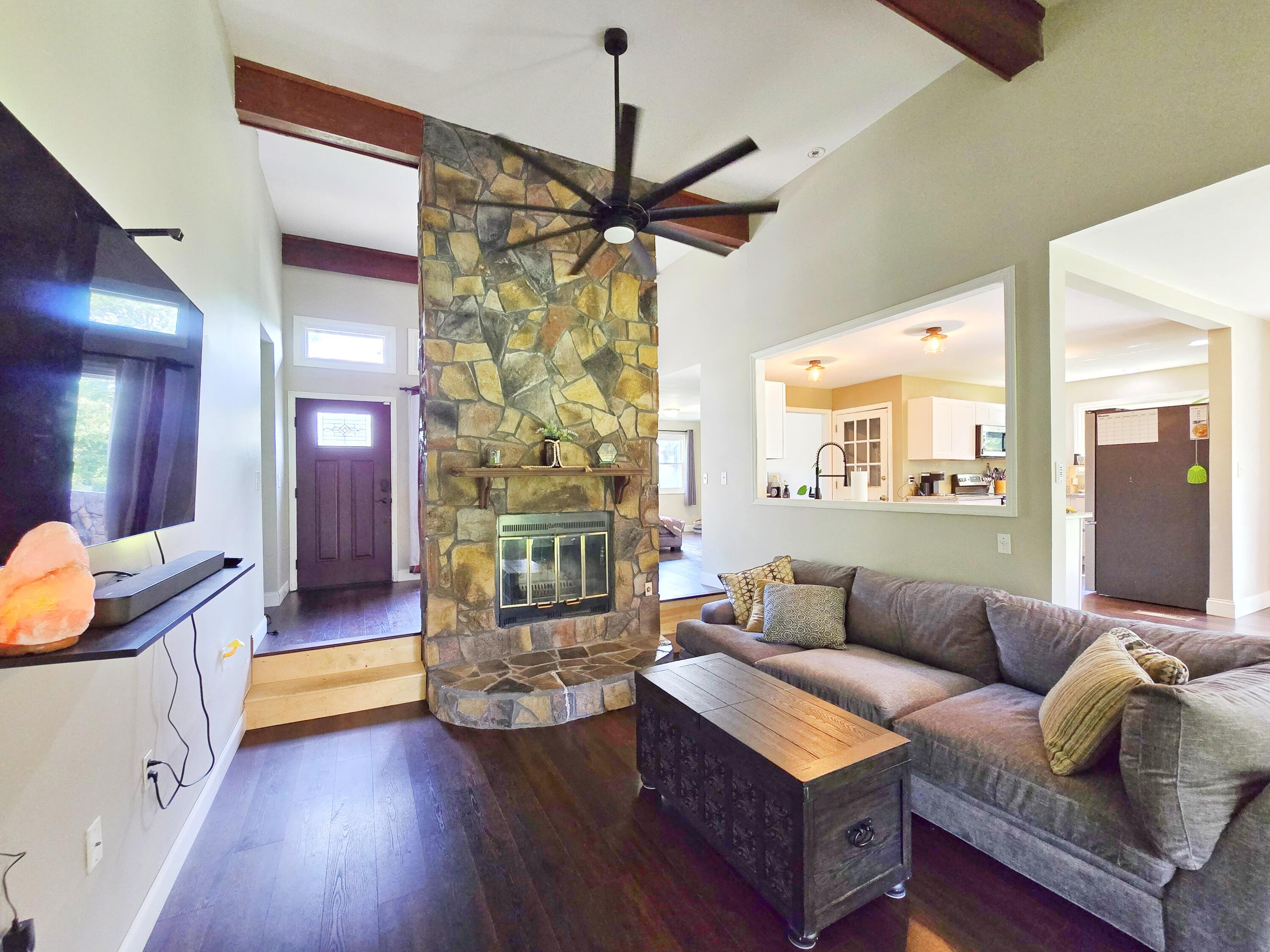 6850 Hickory Lane