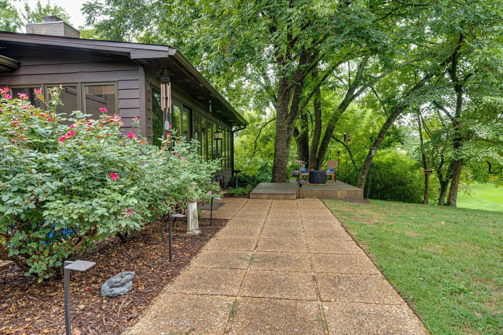 3902 Kings Road