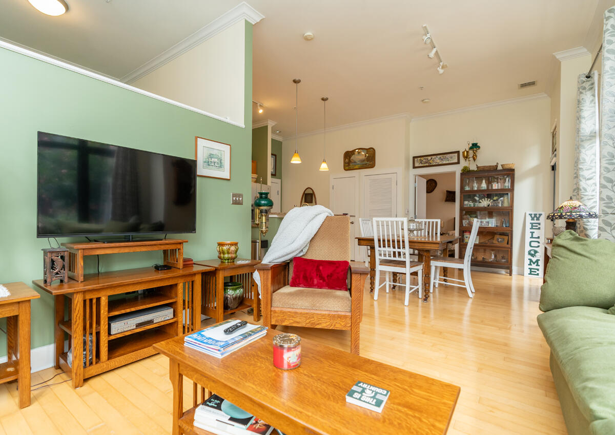 129 Walnut Street, Unit 022