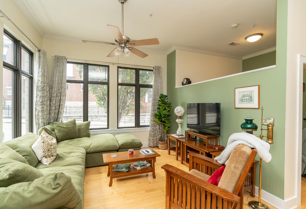 129 Walnut Street, Unit 022