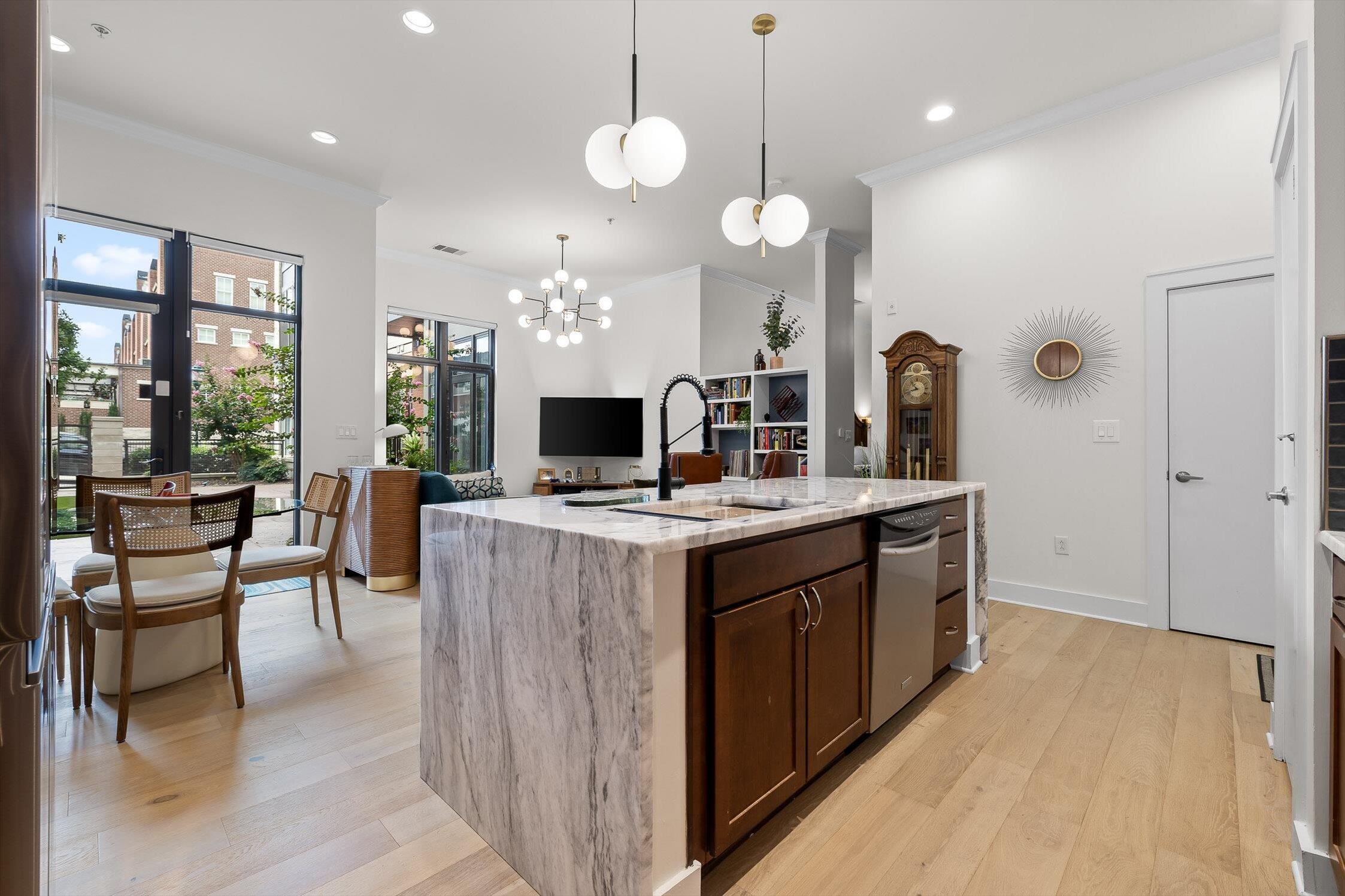 129 Walnut Street, Unit 20