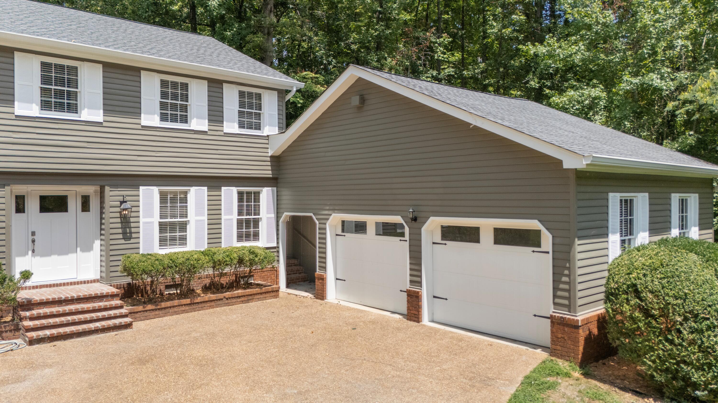 1033 River Hills Drive