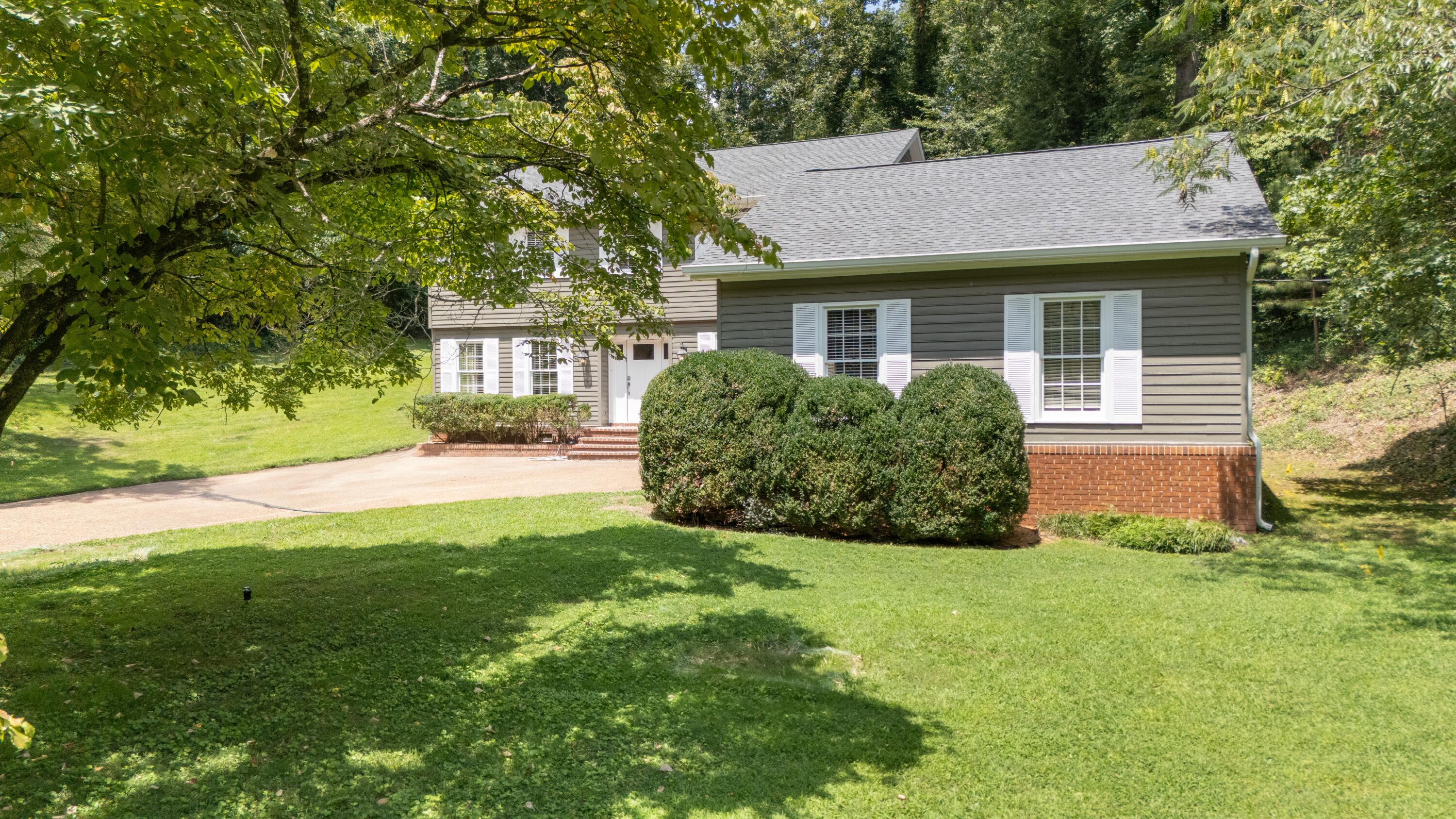 1033 River Hills Drive