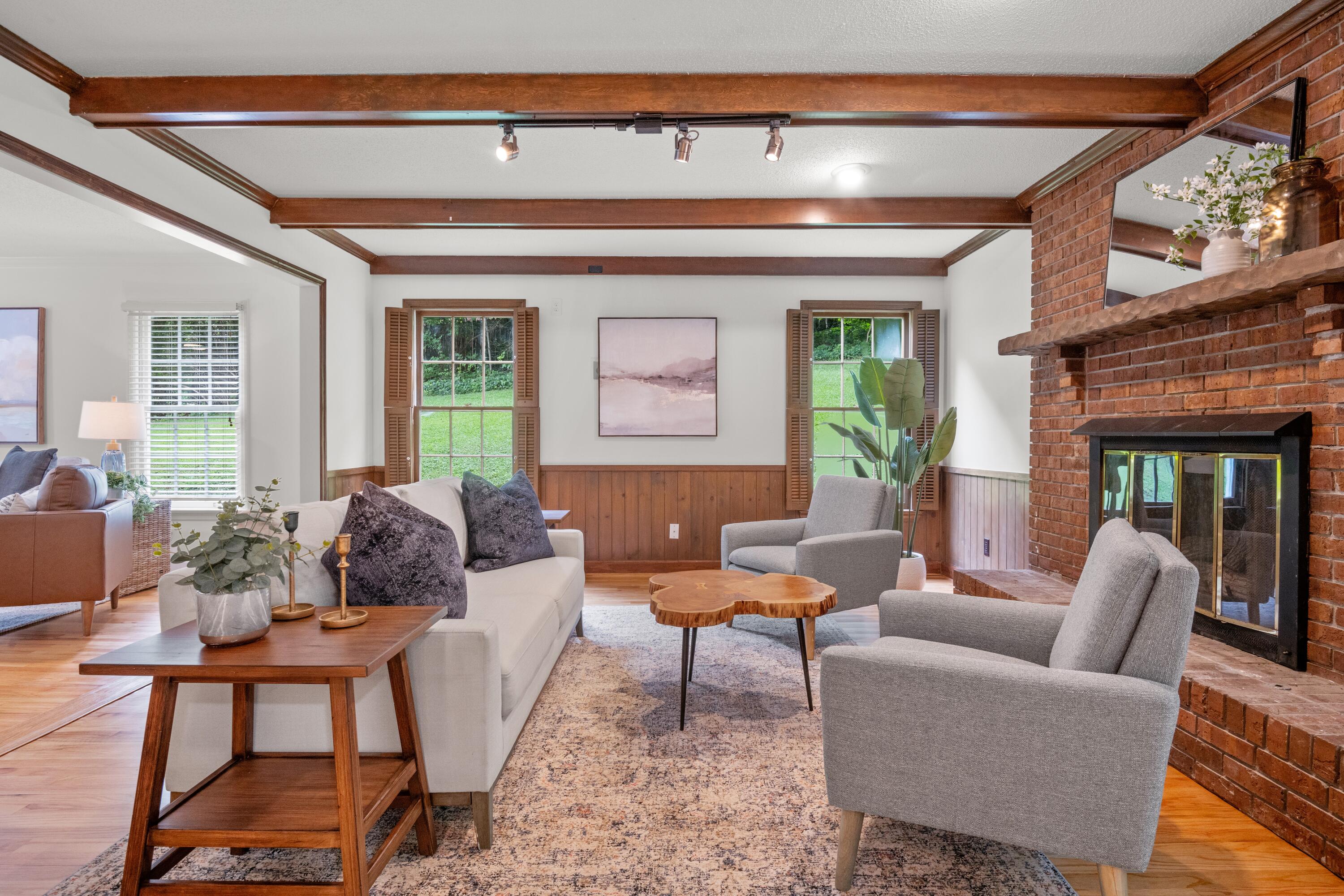 1033 River Hills Drive