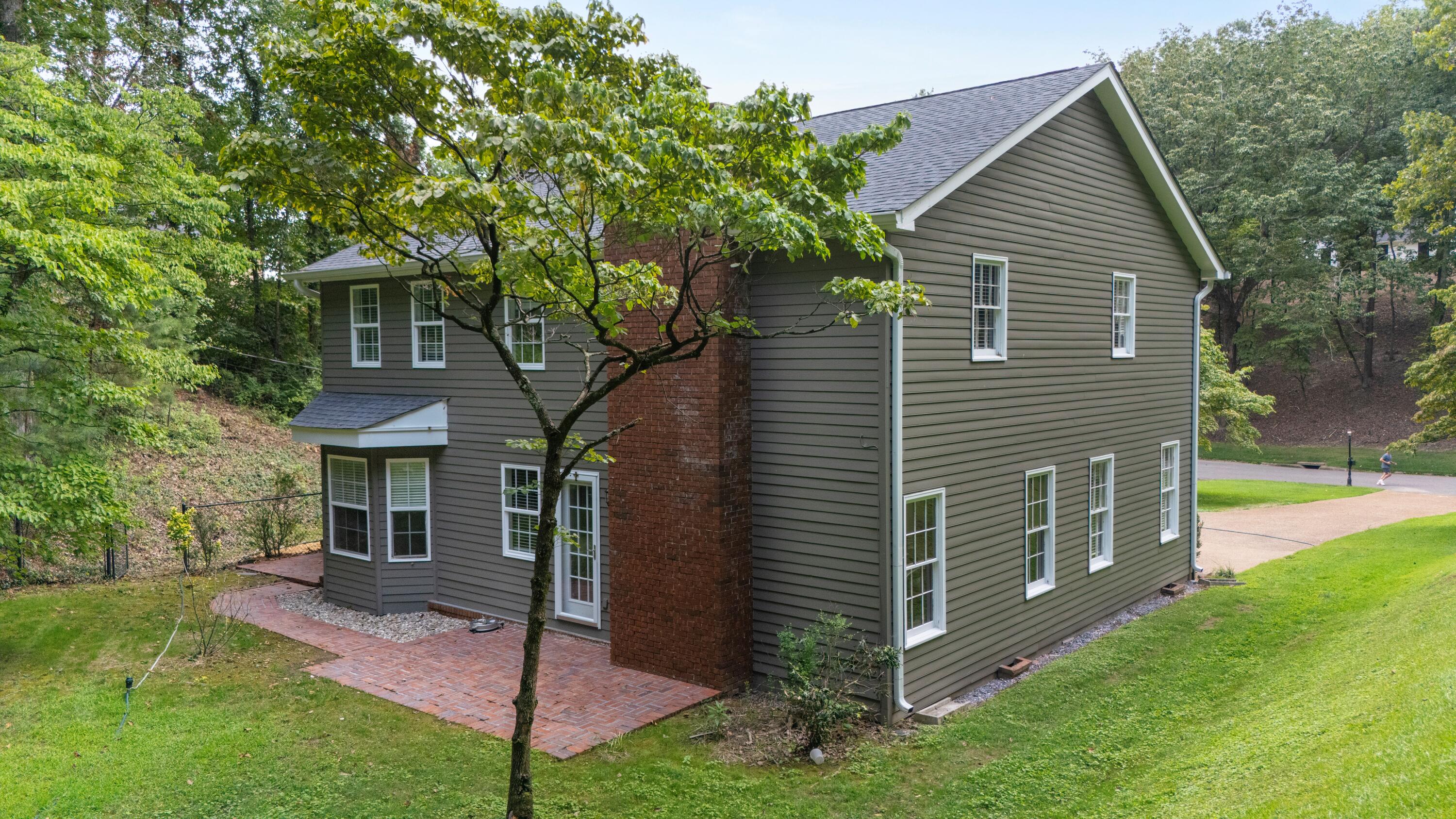 1033 River Hills Drive