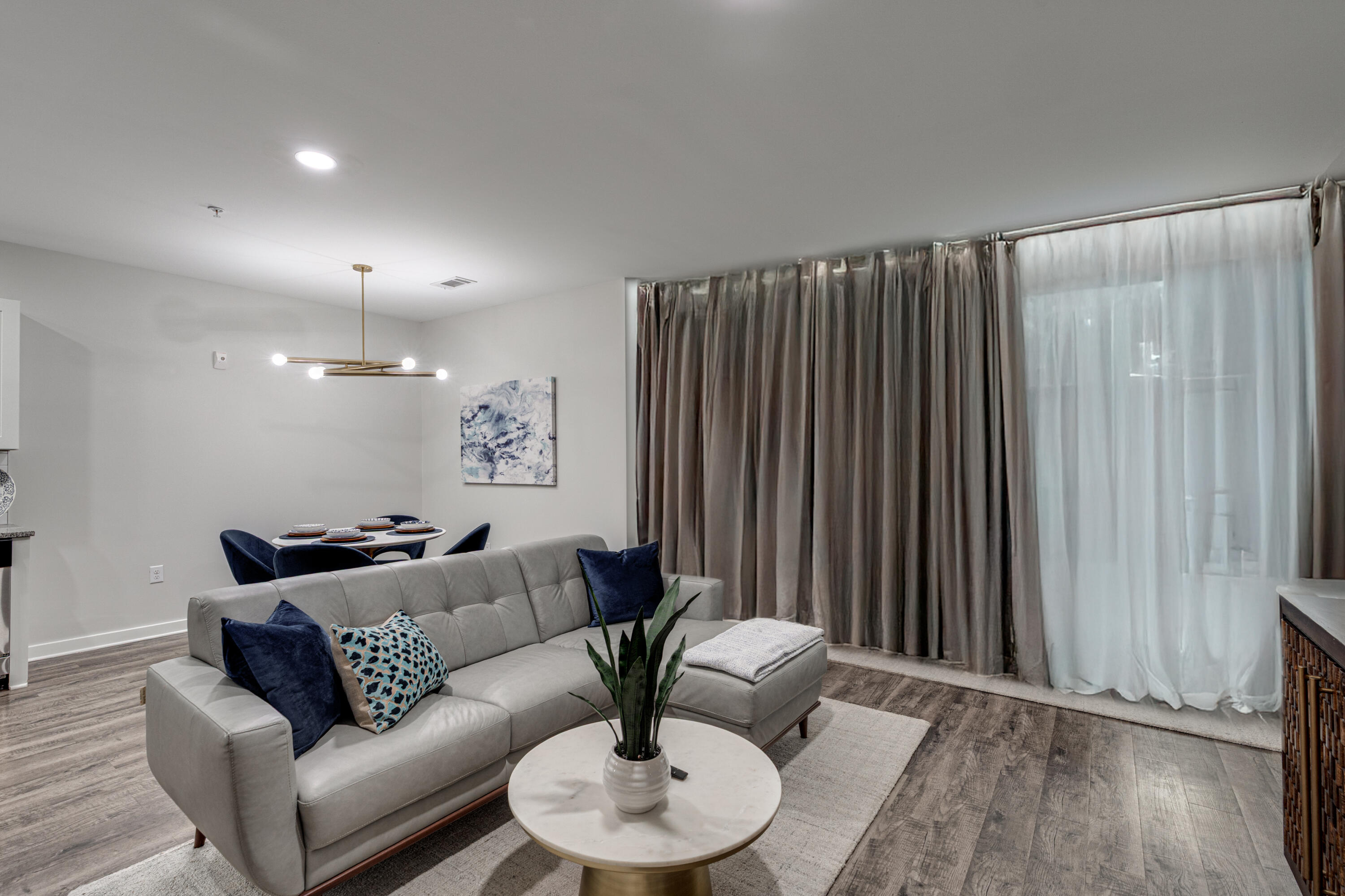 782 Riverfront Parkway, 415
