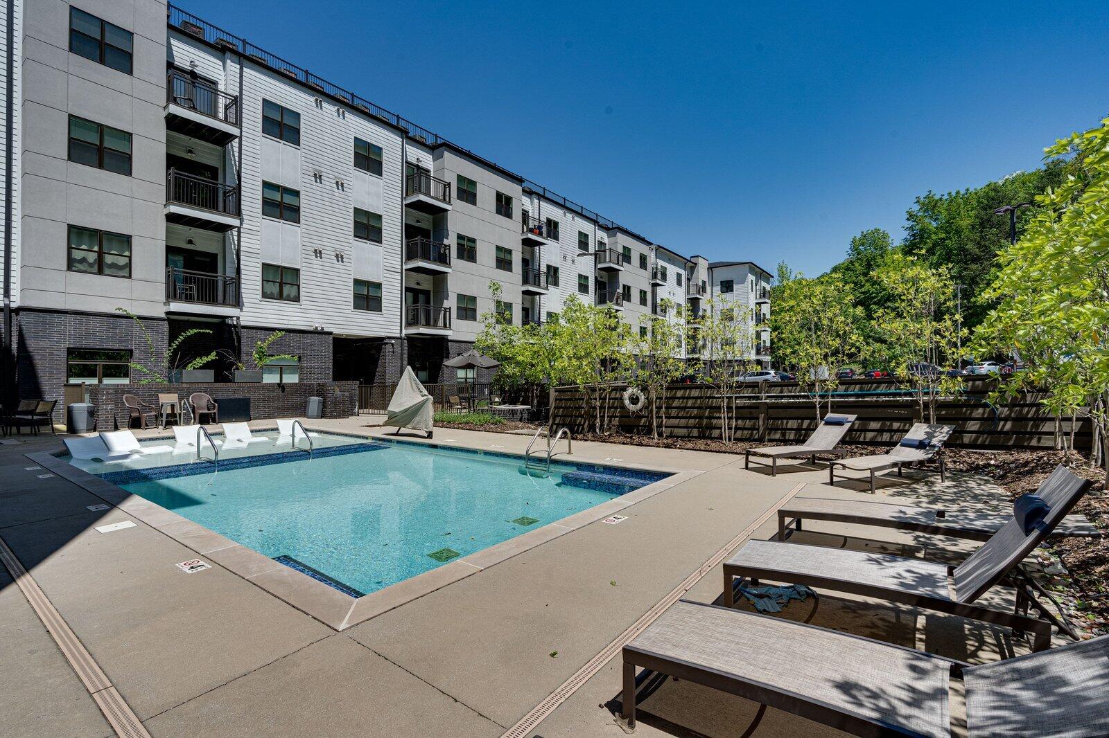 782 Riverfront Parkway, 415