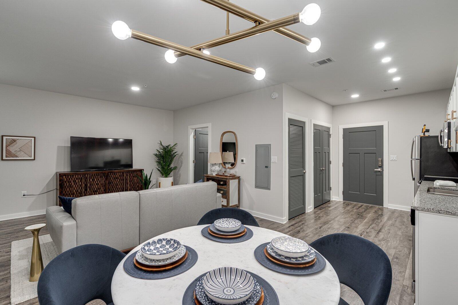 782 Riverfront Parkway, 415