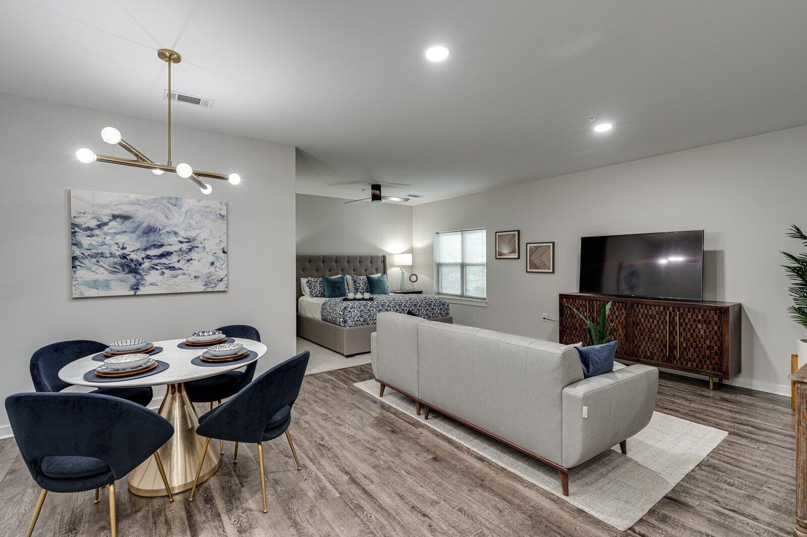 782 Riverfront Parkway, 415
