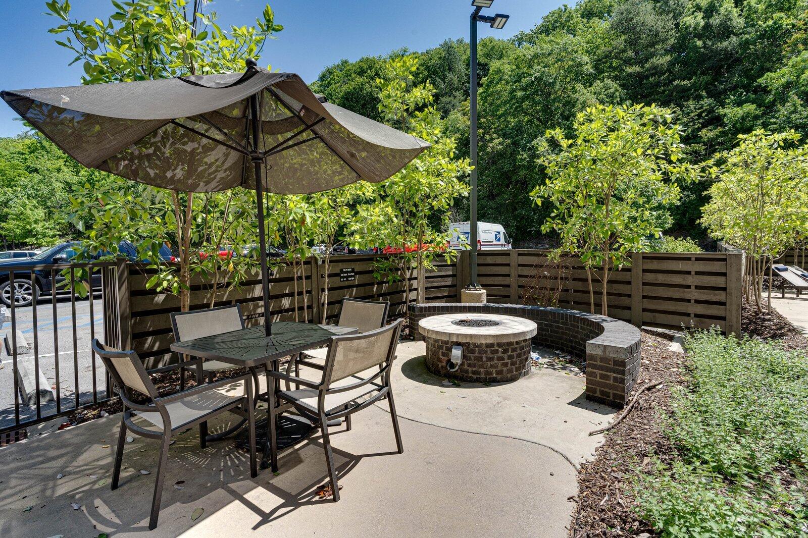 782 Riverfront Parkway, 415