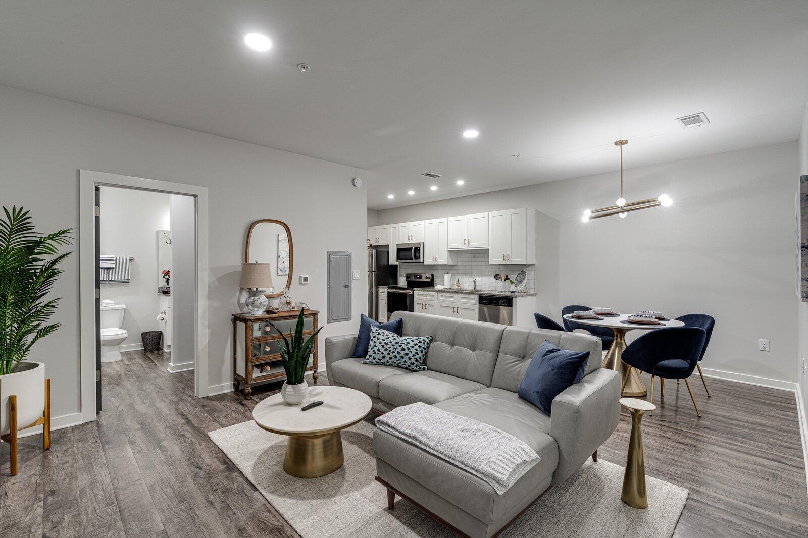 782 Riverfront Parkway, 415