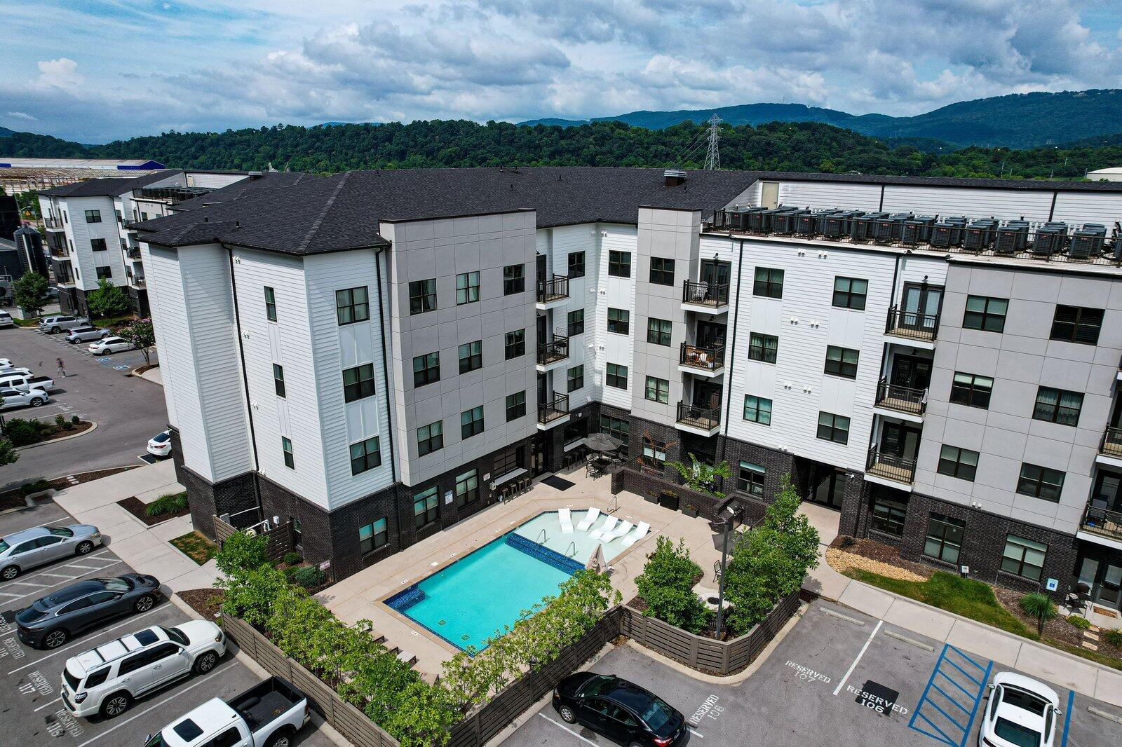 782 Riverfront Parkway, 415