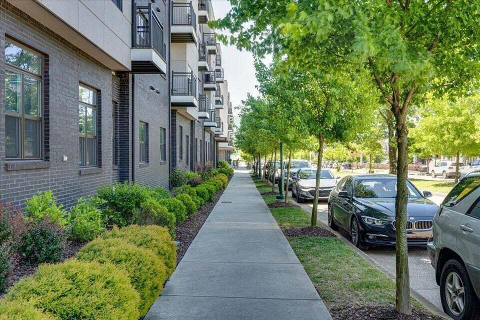 782 Riverfront Parkway, 415