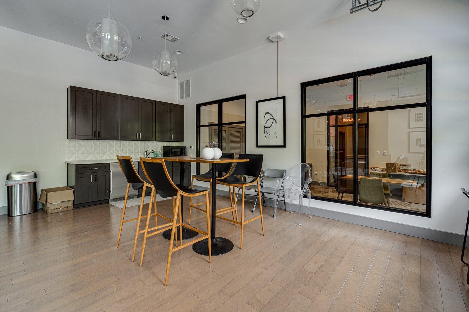 782 Riverfront Parkway, 415