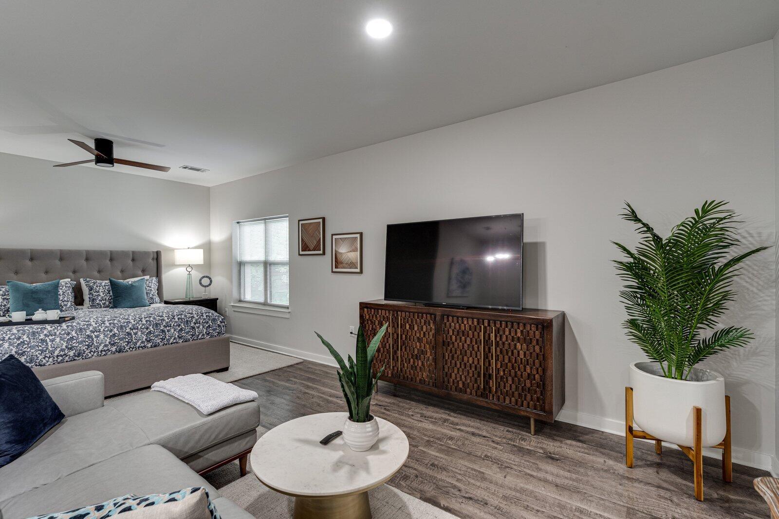 782 Riverfront Parkway, 415