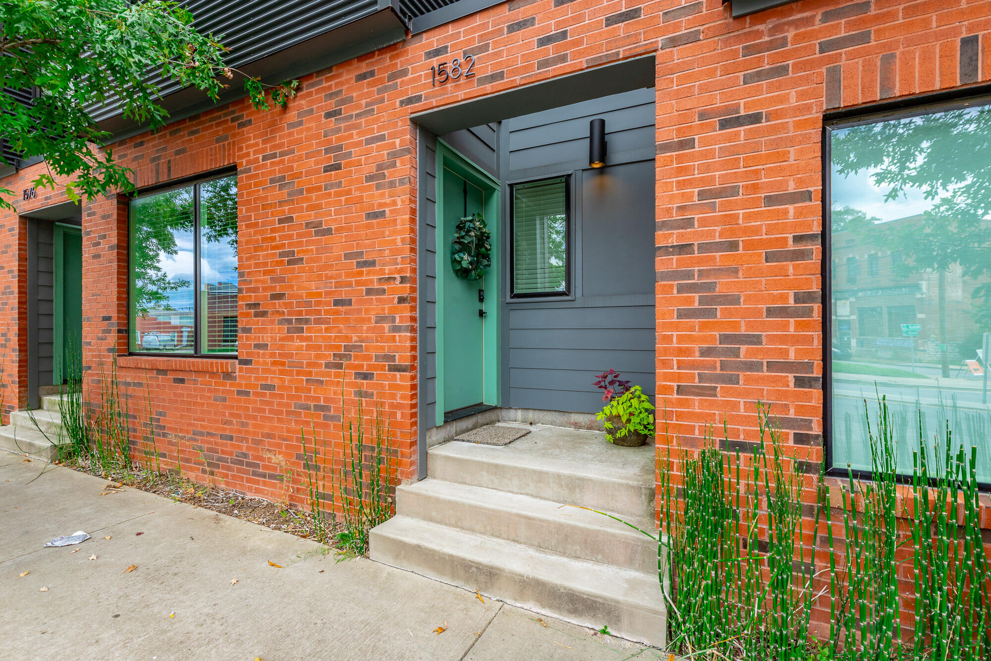 1582 Wilhoit Street
