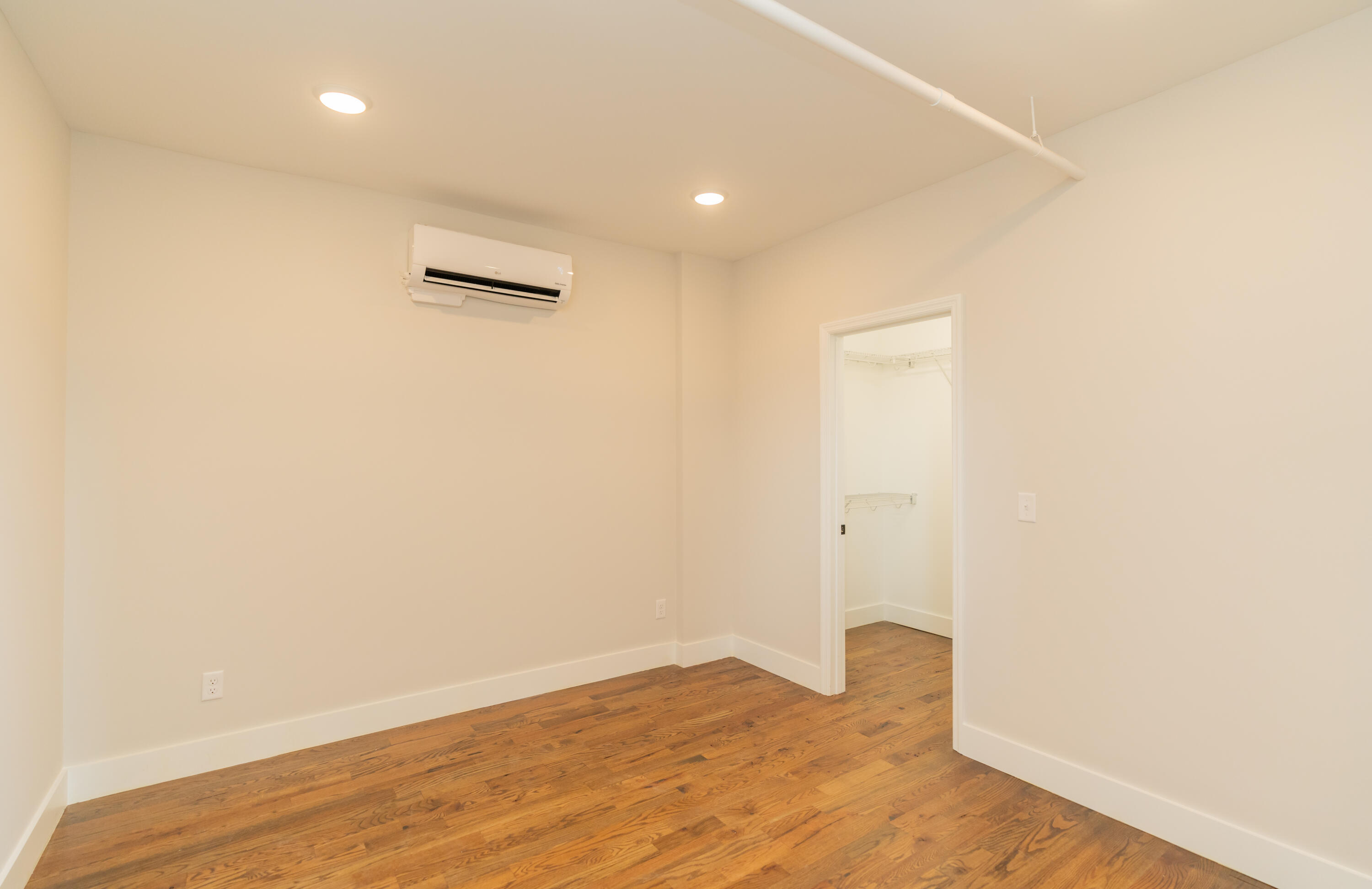 614 E Main Street, 202