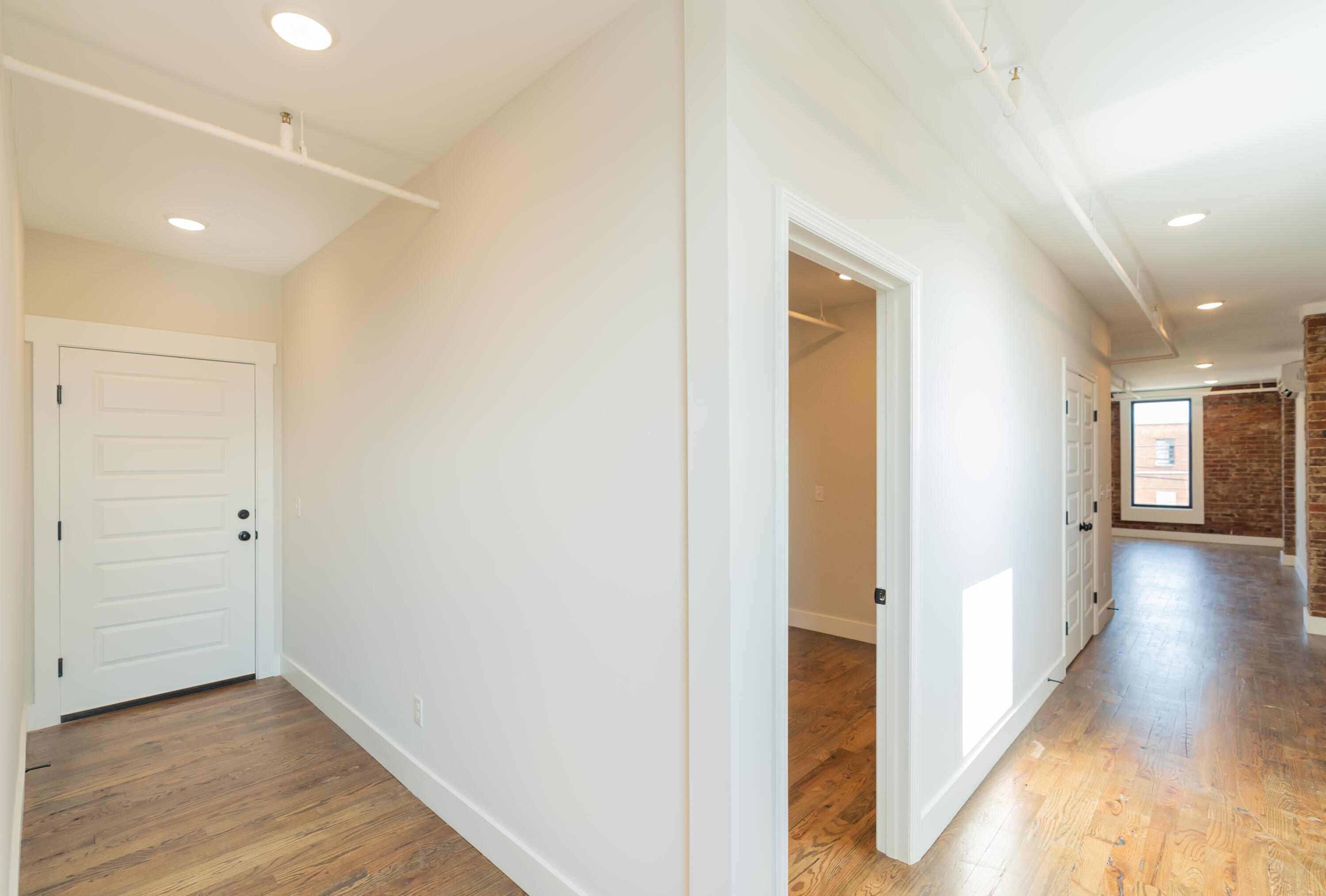 614 E Main Street, 202