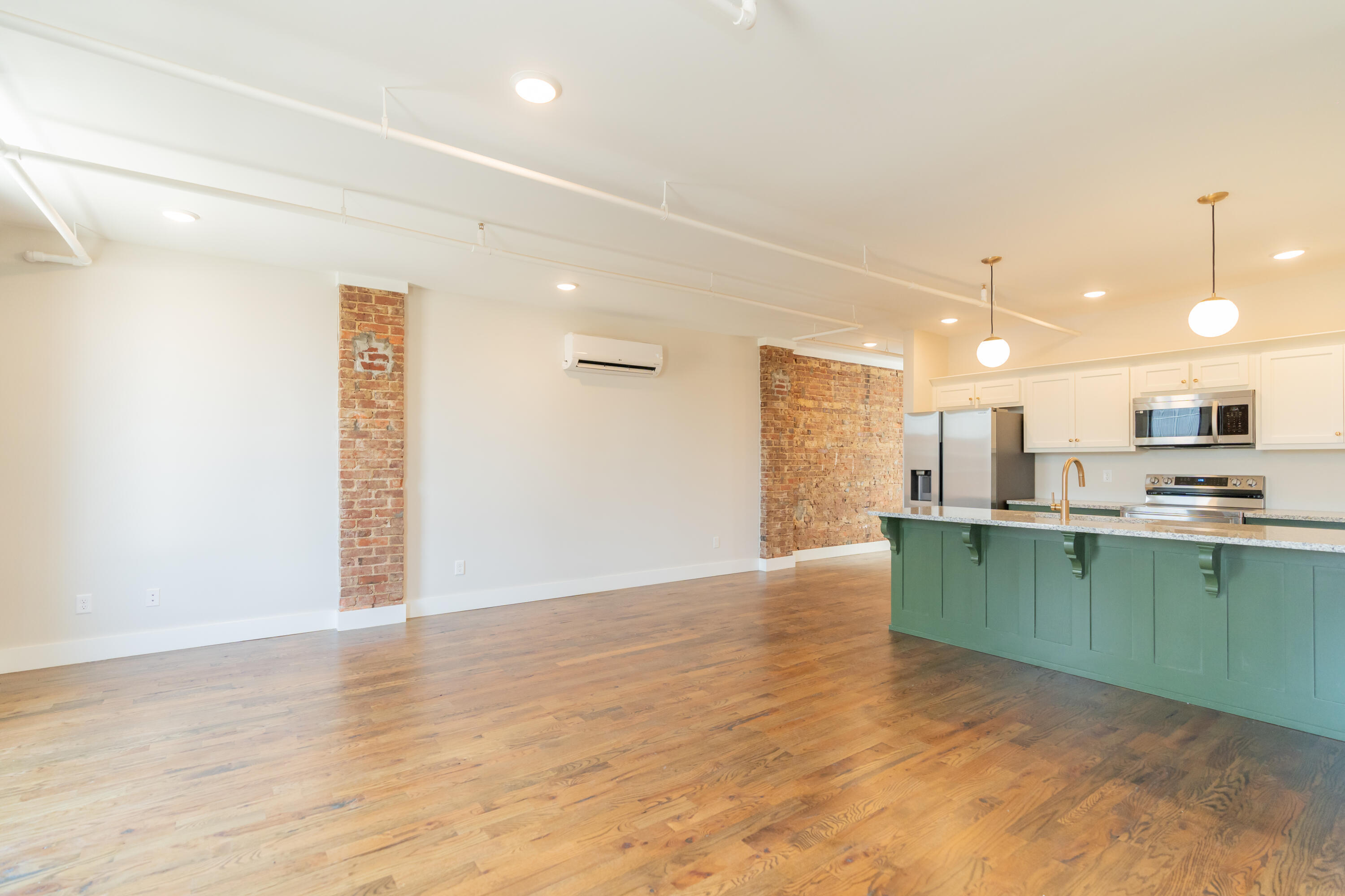 614 E Main Street, 202